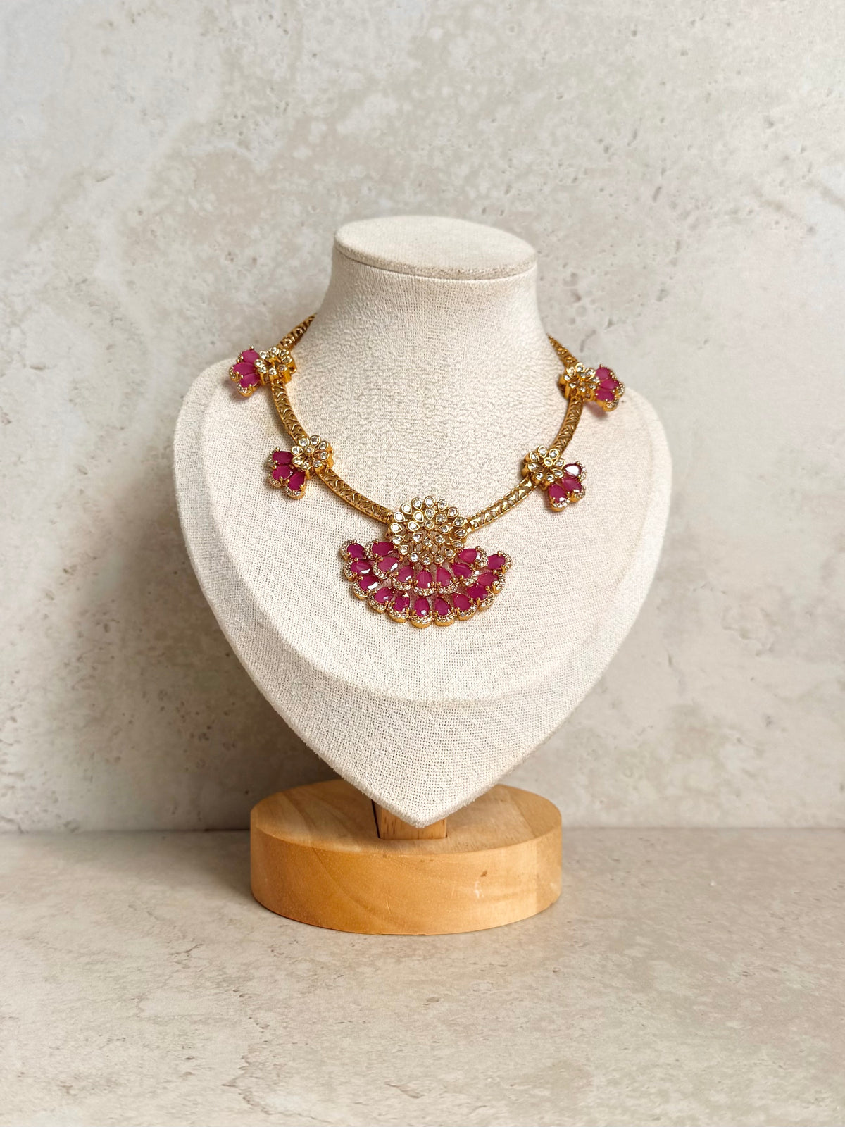 Neha Necklace Set