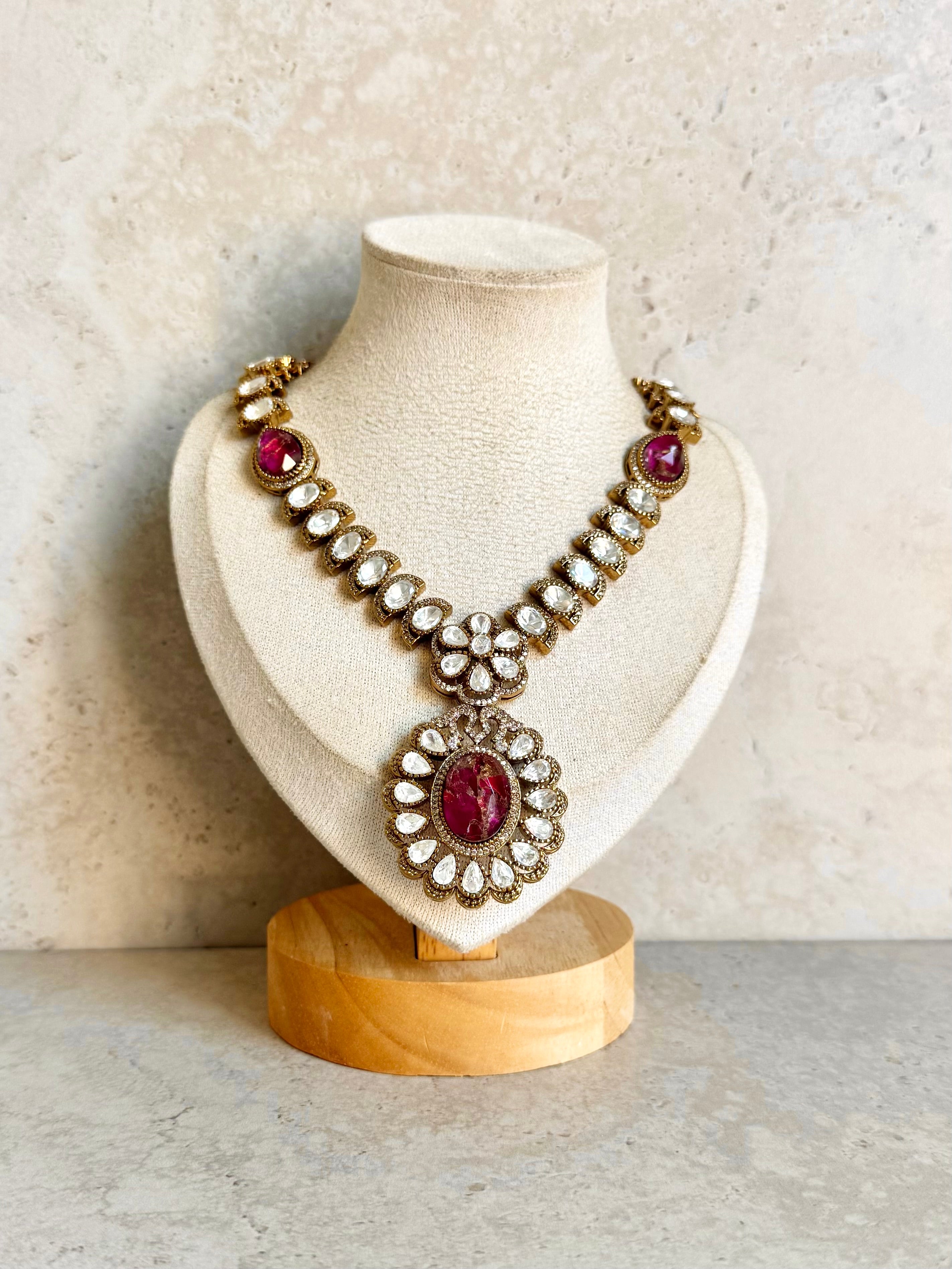 Noor Necklace Set