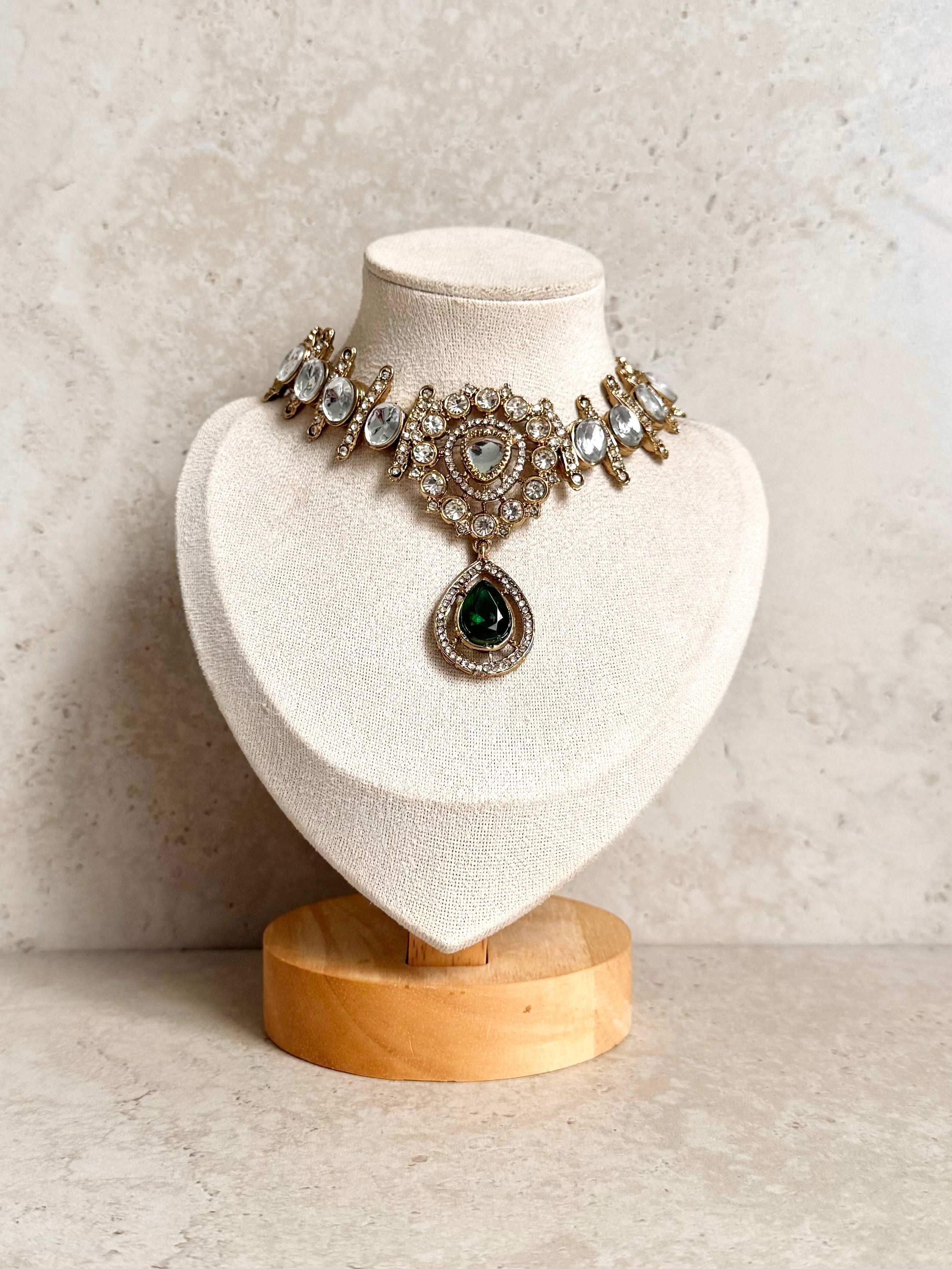 Kavisha Necklace Set