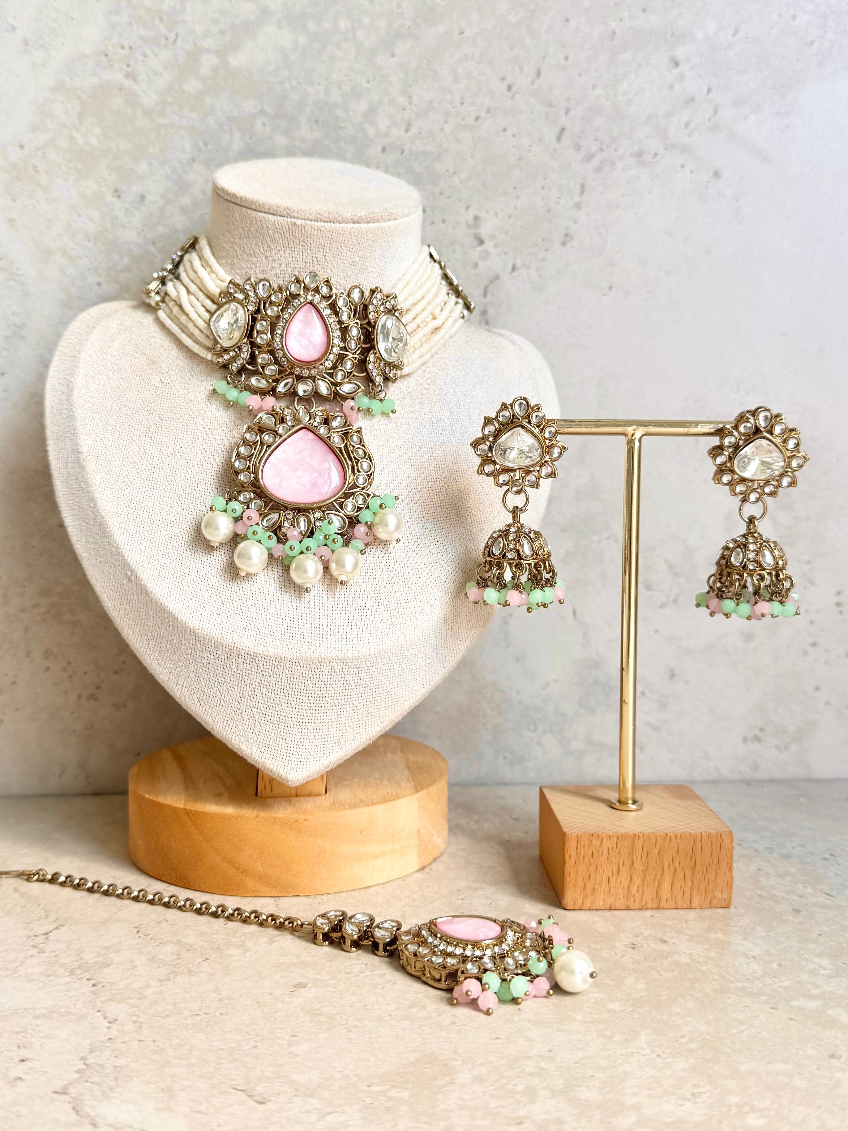 Kavi Necklace Set