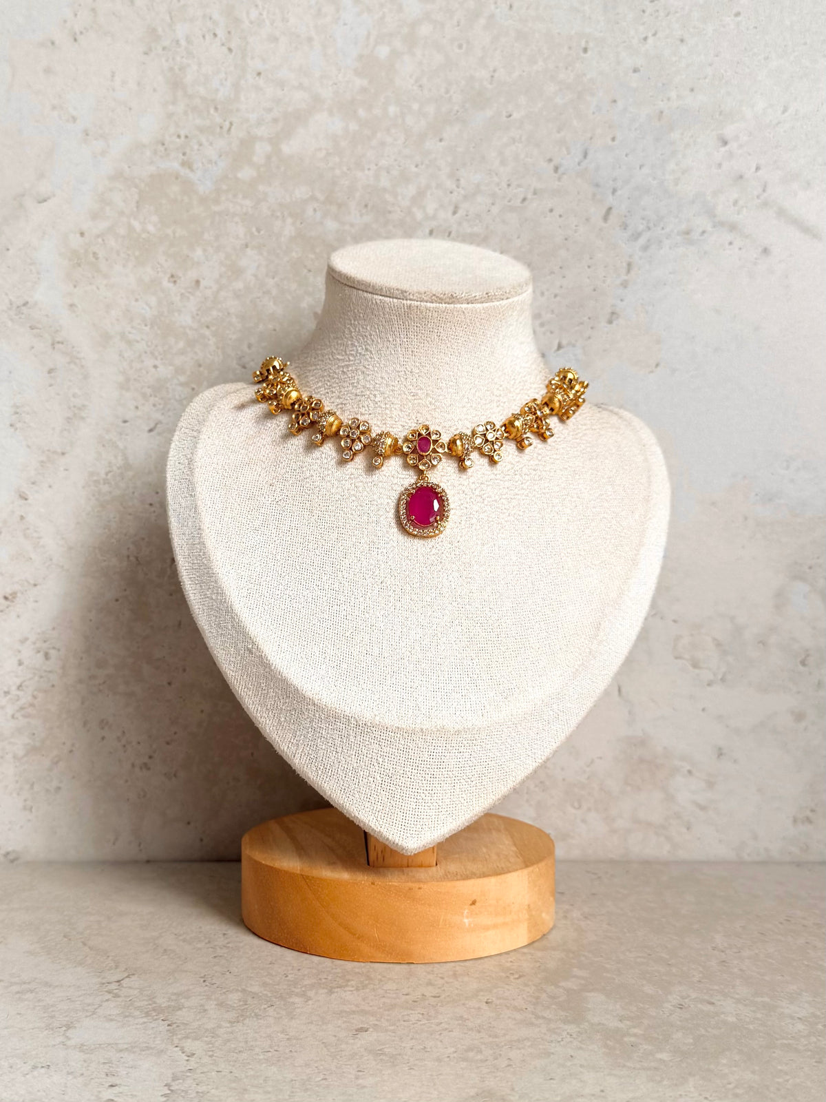 Vanya Necklace Set