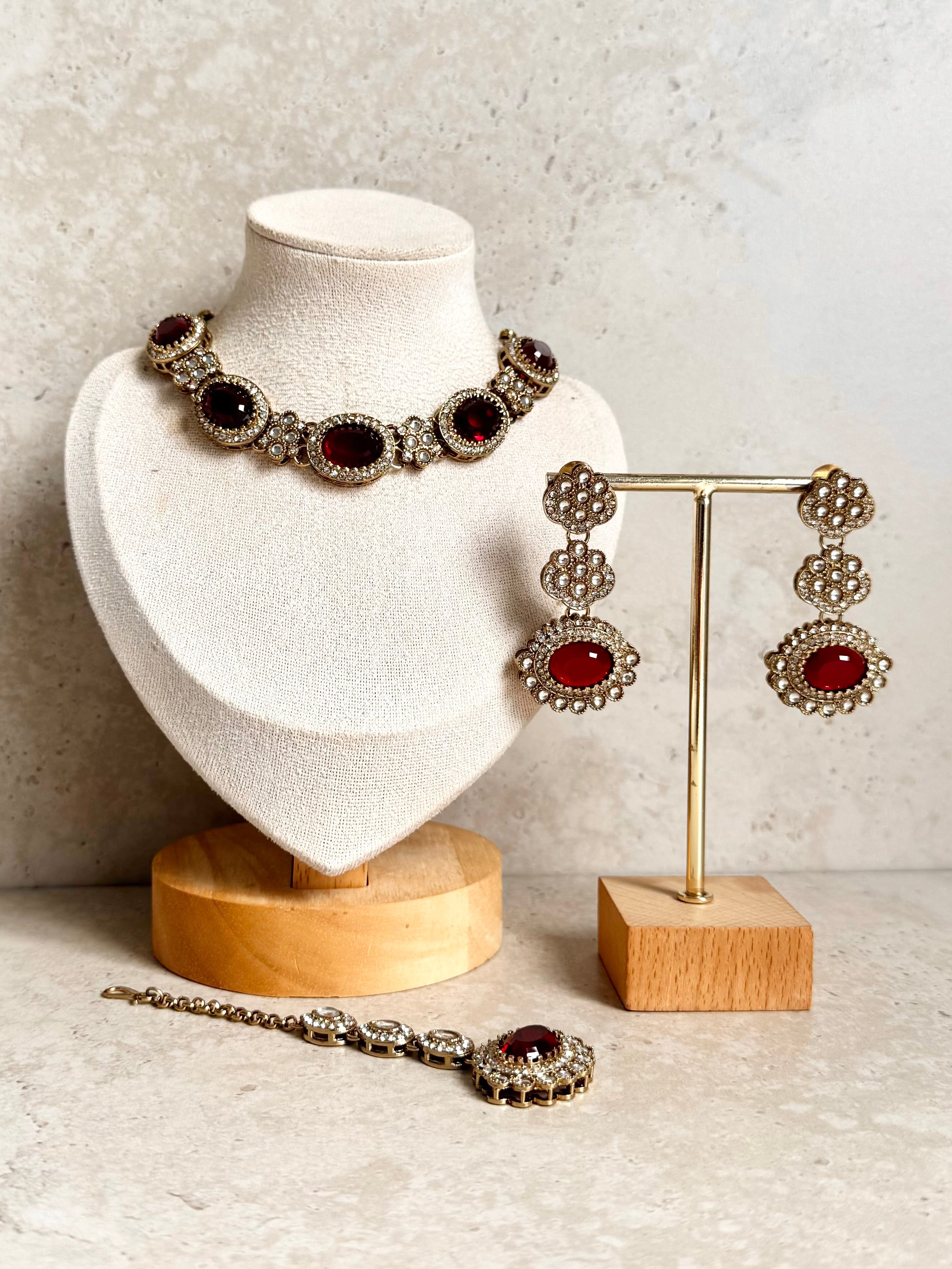 Arunita Necklace Set