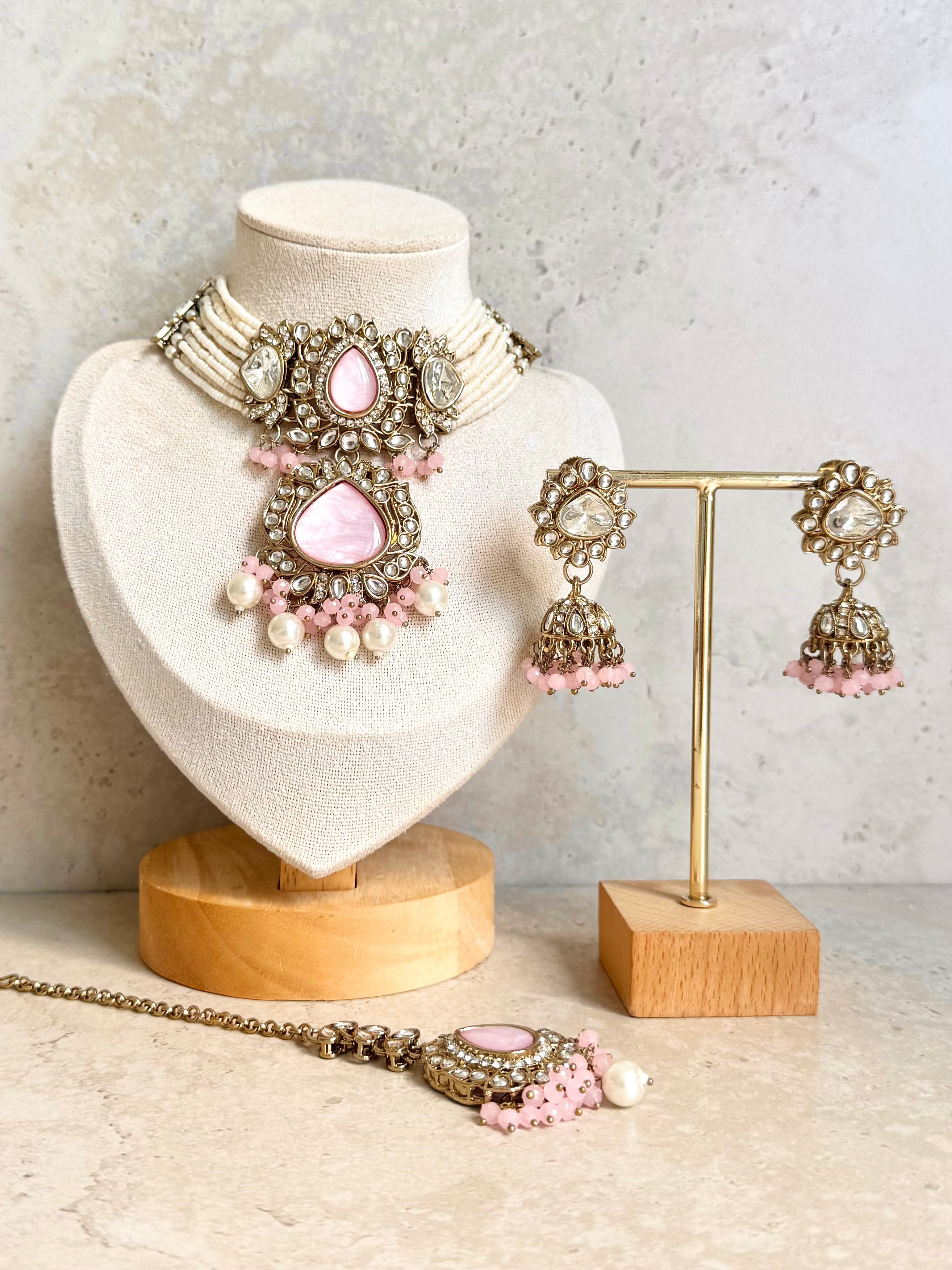 Kavi Necklace Set