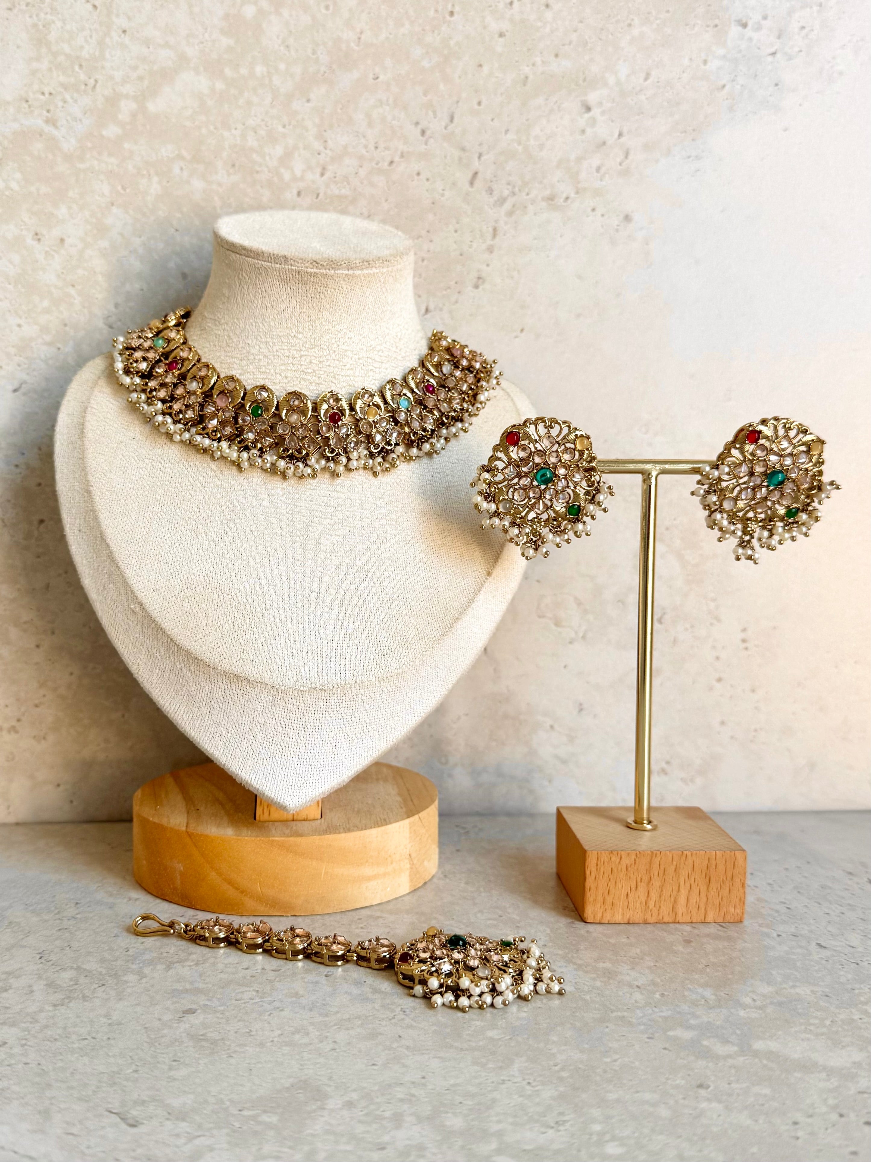 Divya Necklace Set