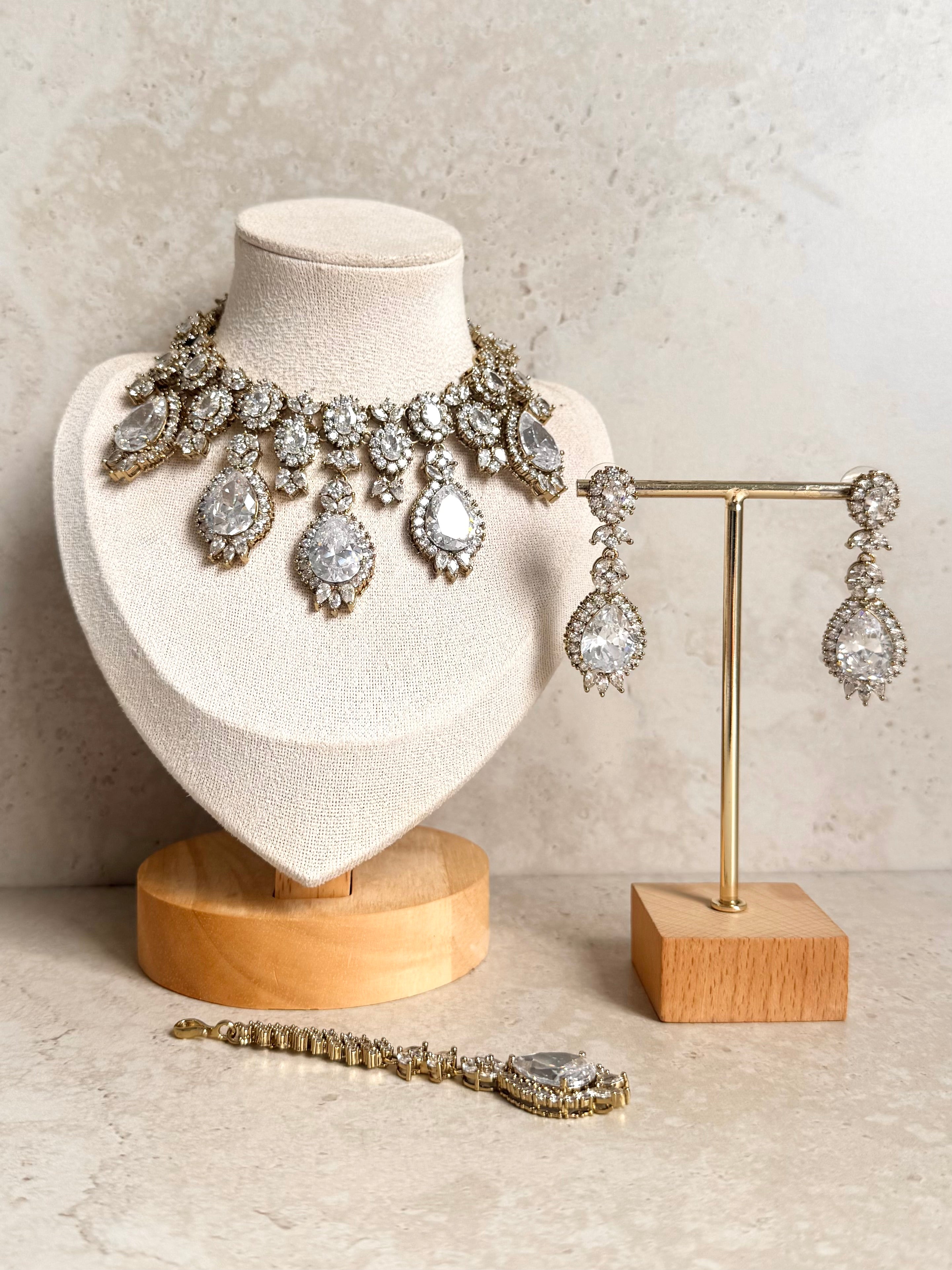 Nimrat Necklace Set