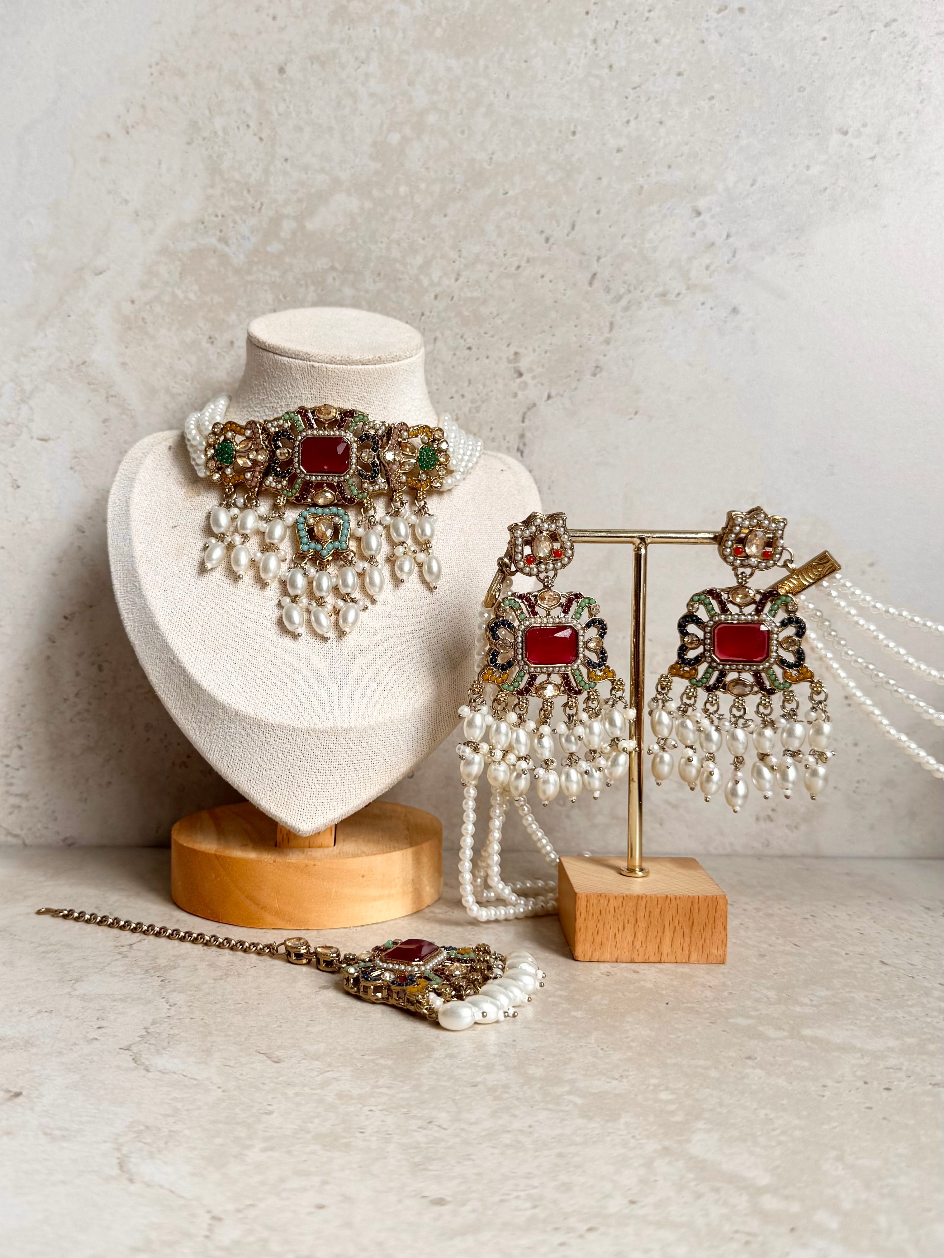 Eknoor Necklace Set