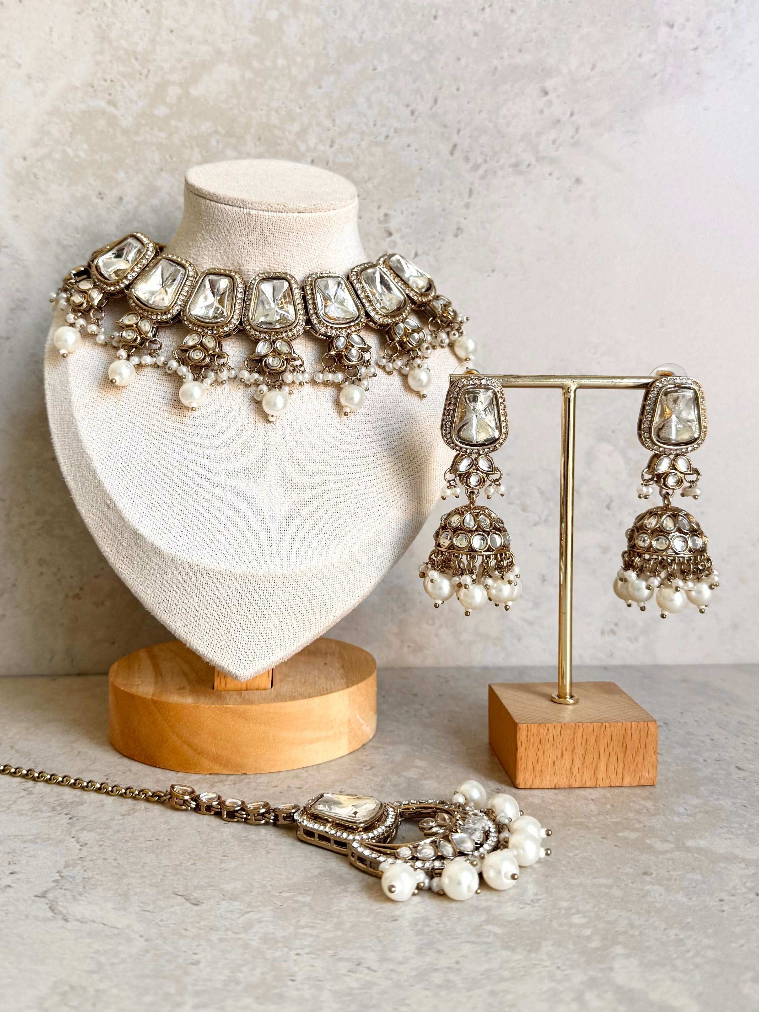 Simrit Necklace Set
