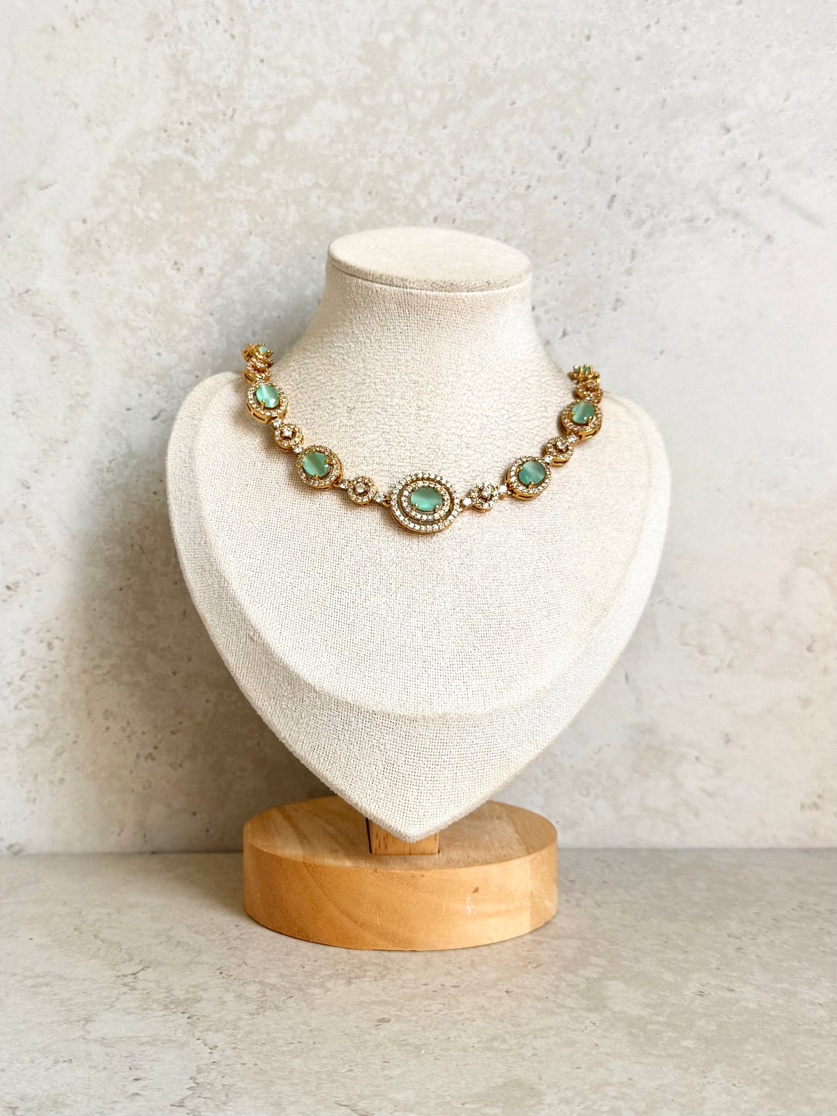 Saloni Necklace Set