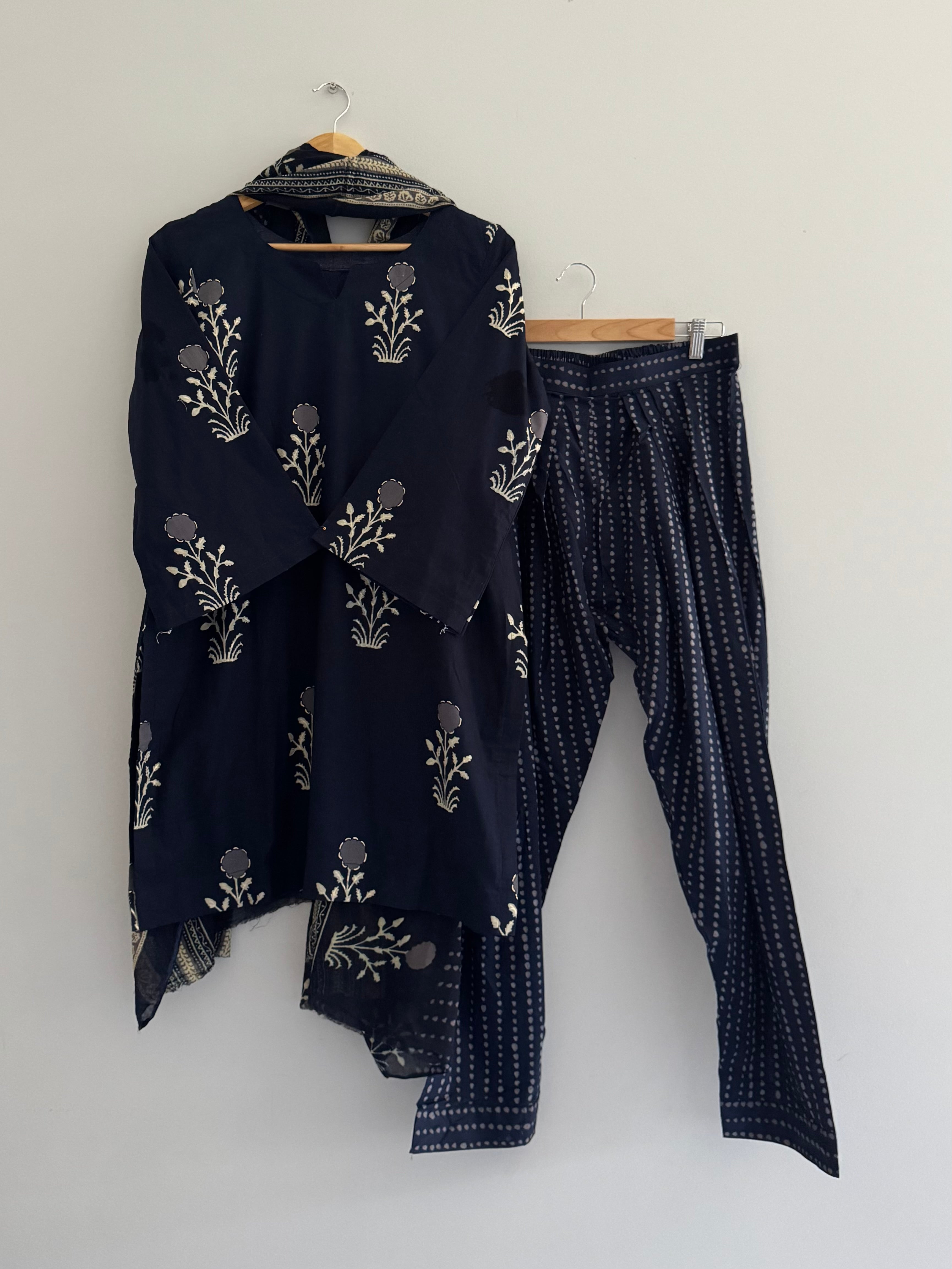 Rahi Suit Set