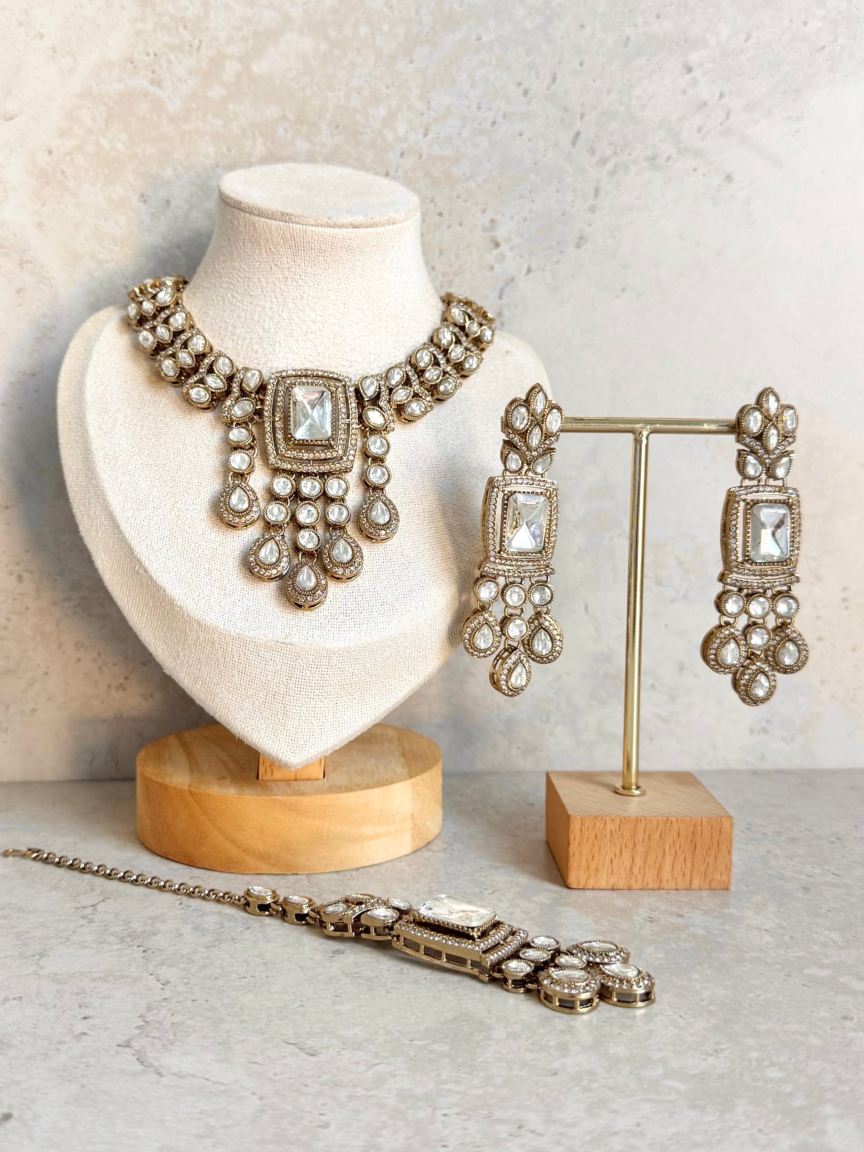Vanya Necklace Set