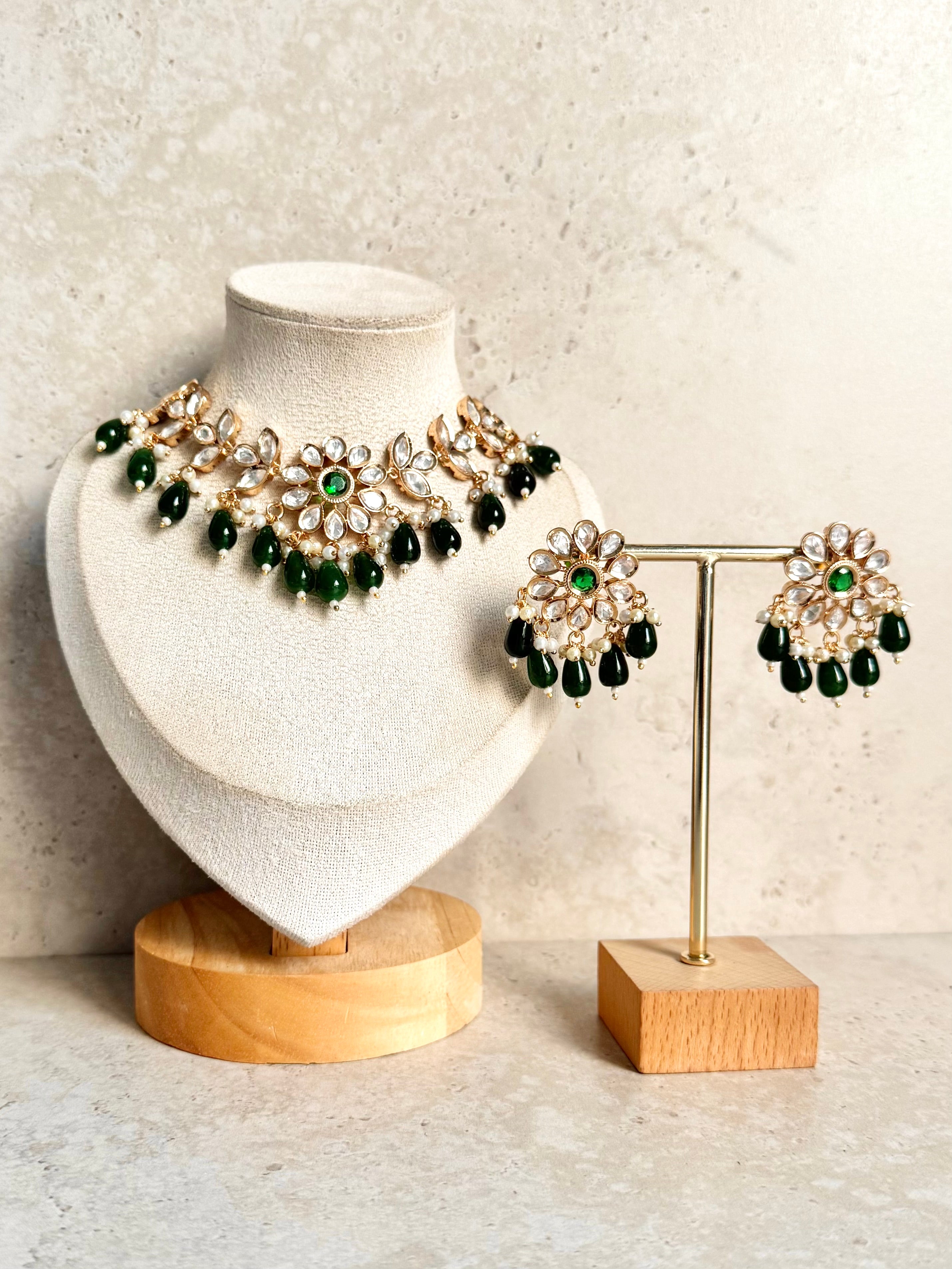 Fernaz Necklace Set