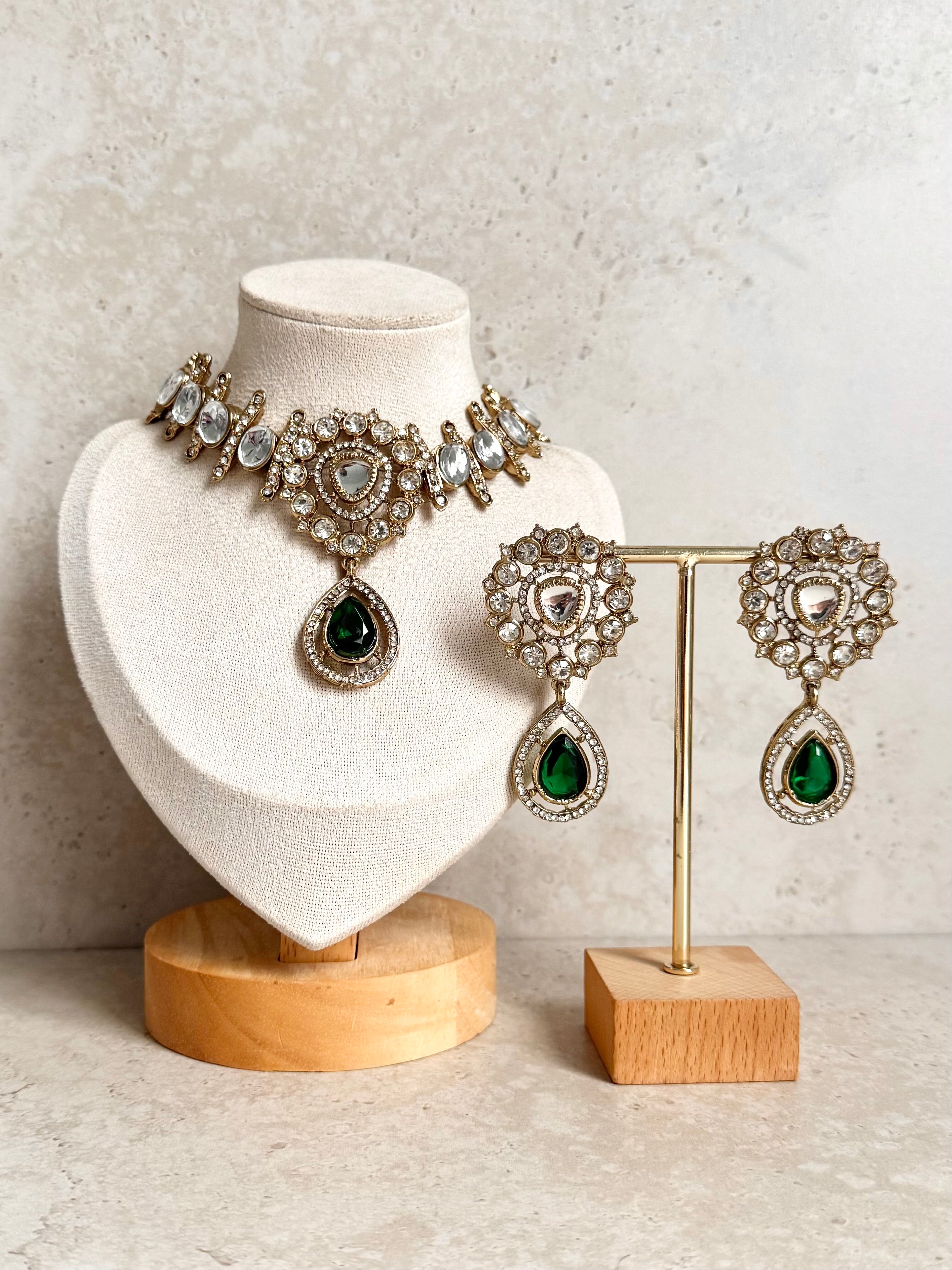 Kavisha Necklace Set