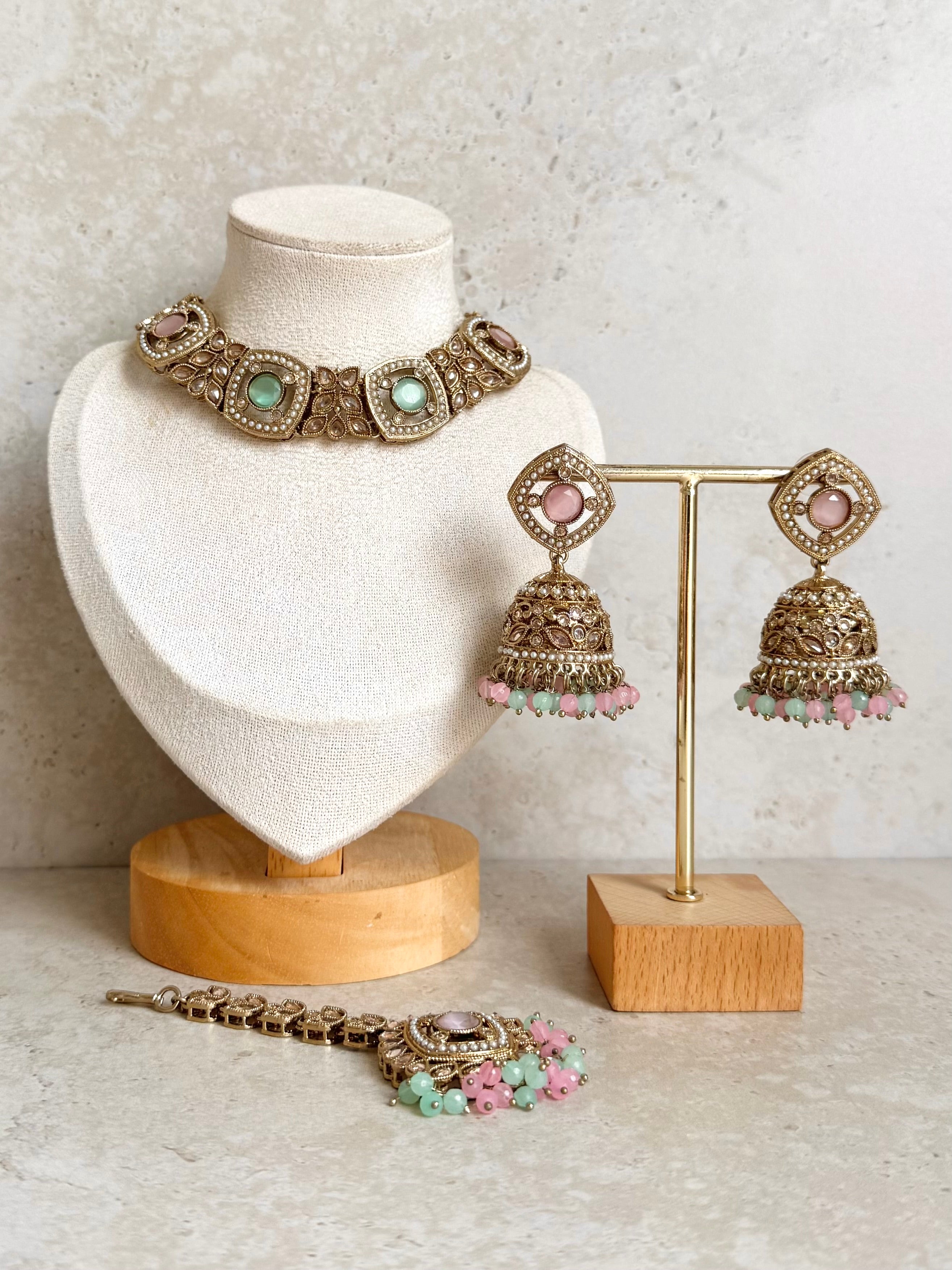 Ridhima Necklace Set