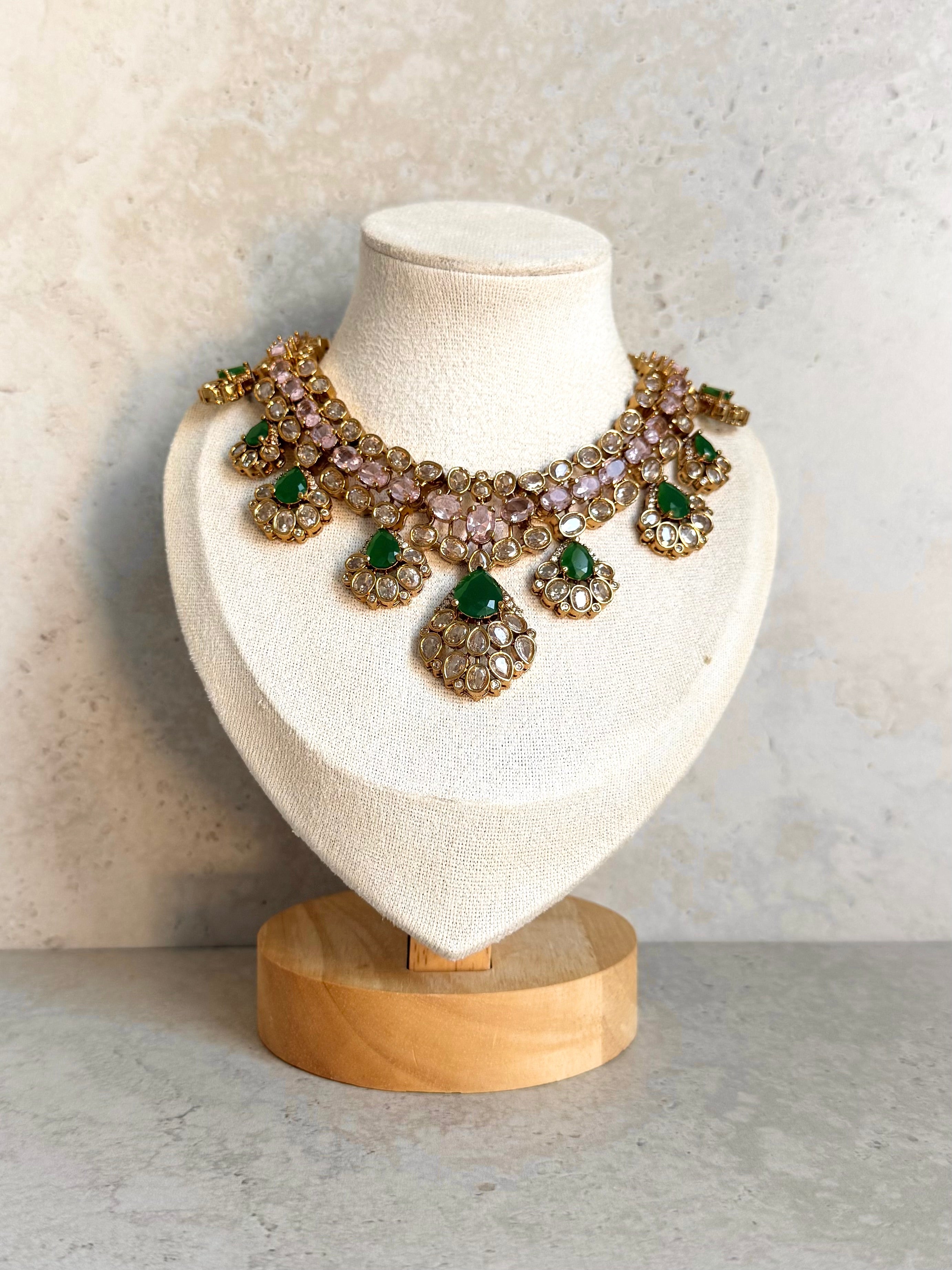 Anfia Necklace Set
