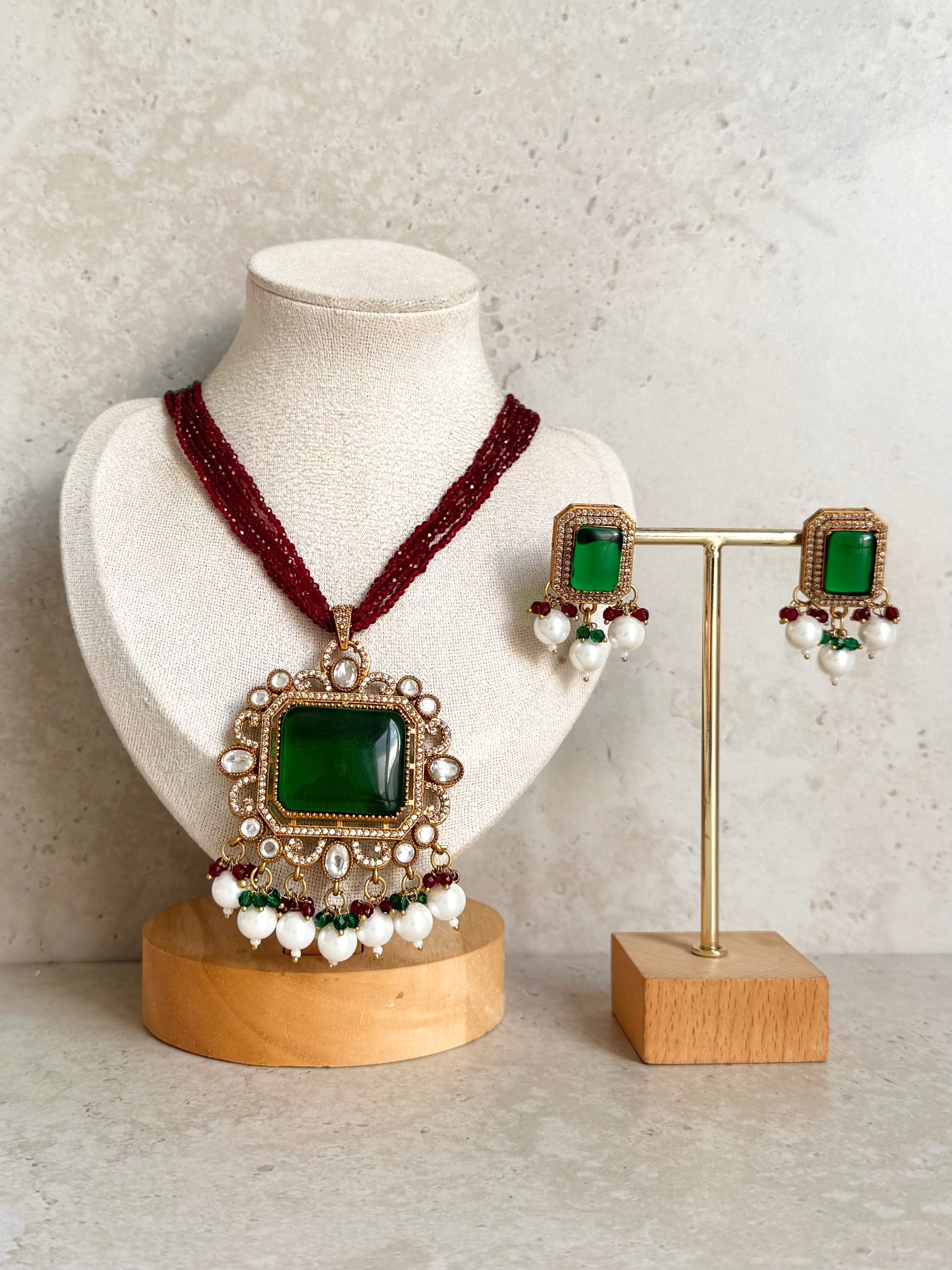 Gurnaz Necklace Set