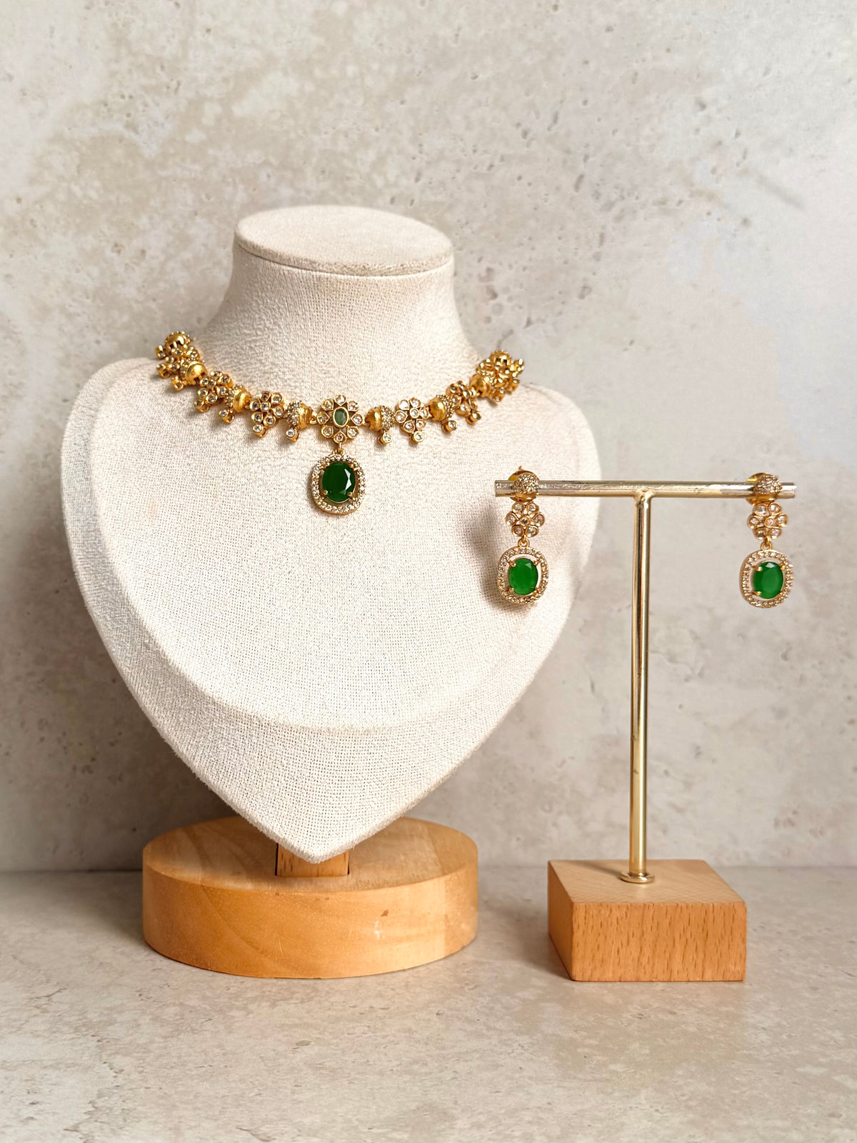 Vanya Necklace Set