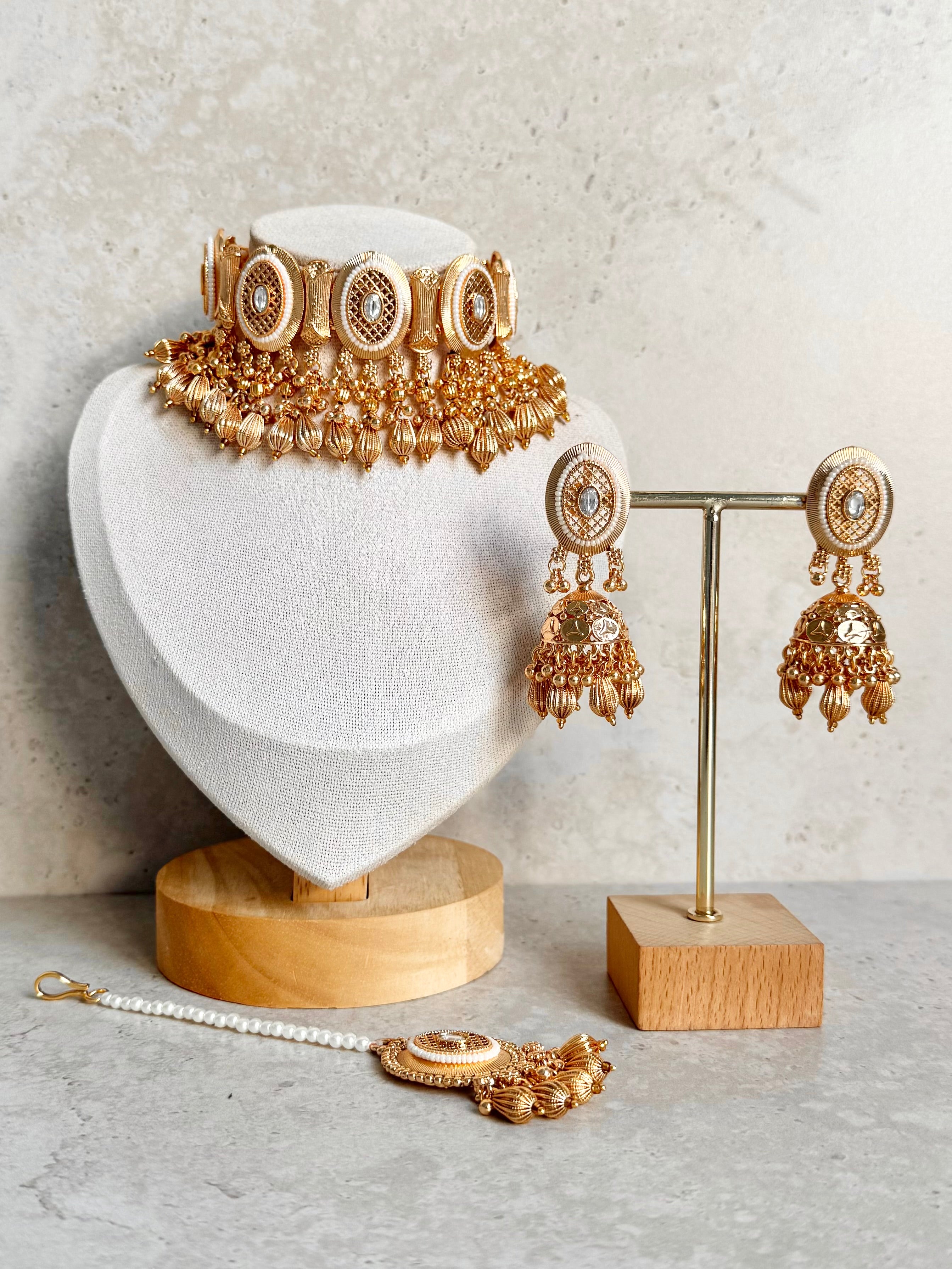 Astha Necklace Set