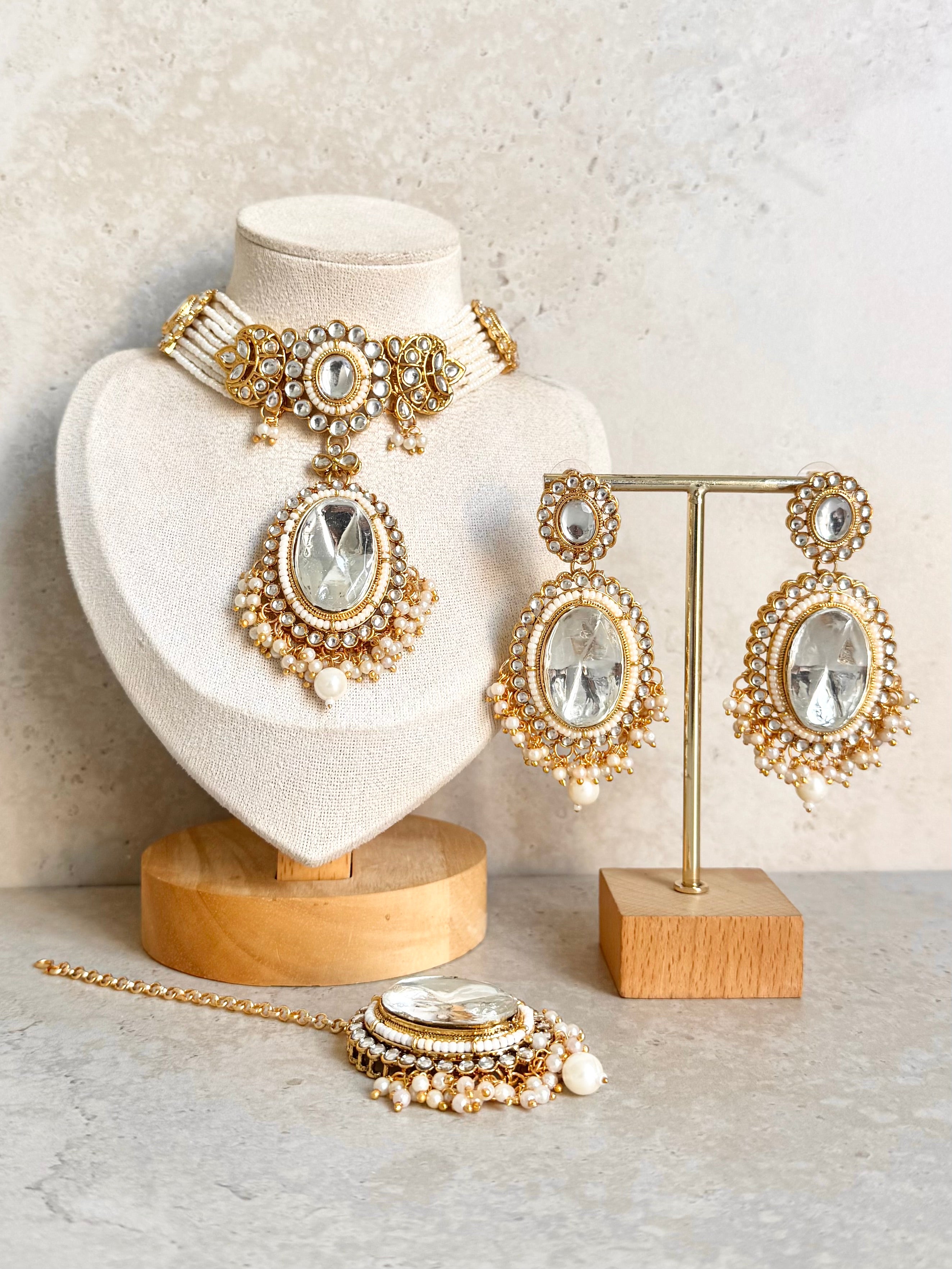 Saima Necklace Set