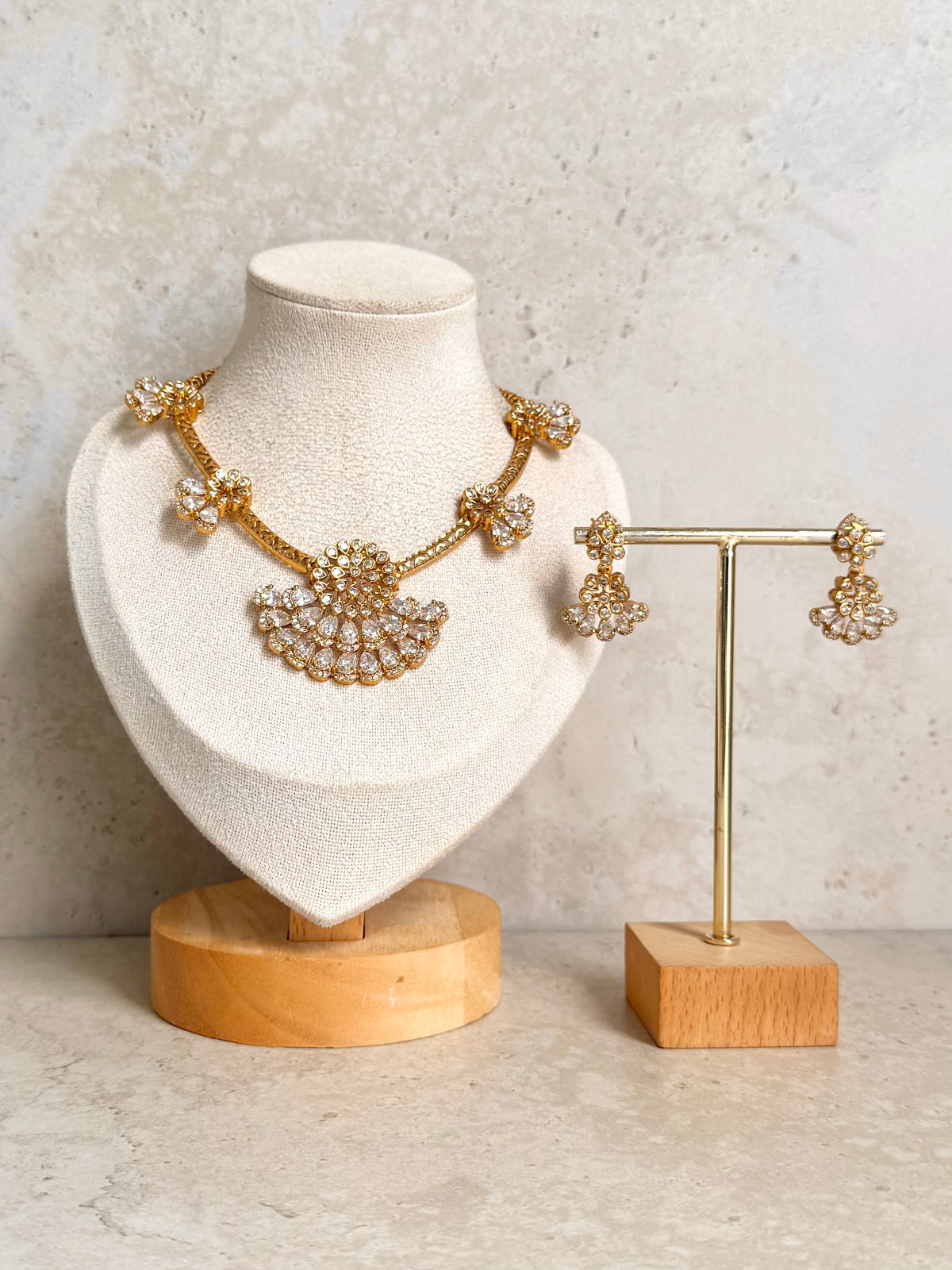Neha Necklace Set