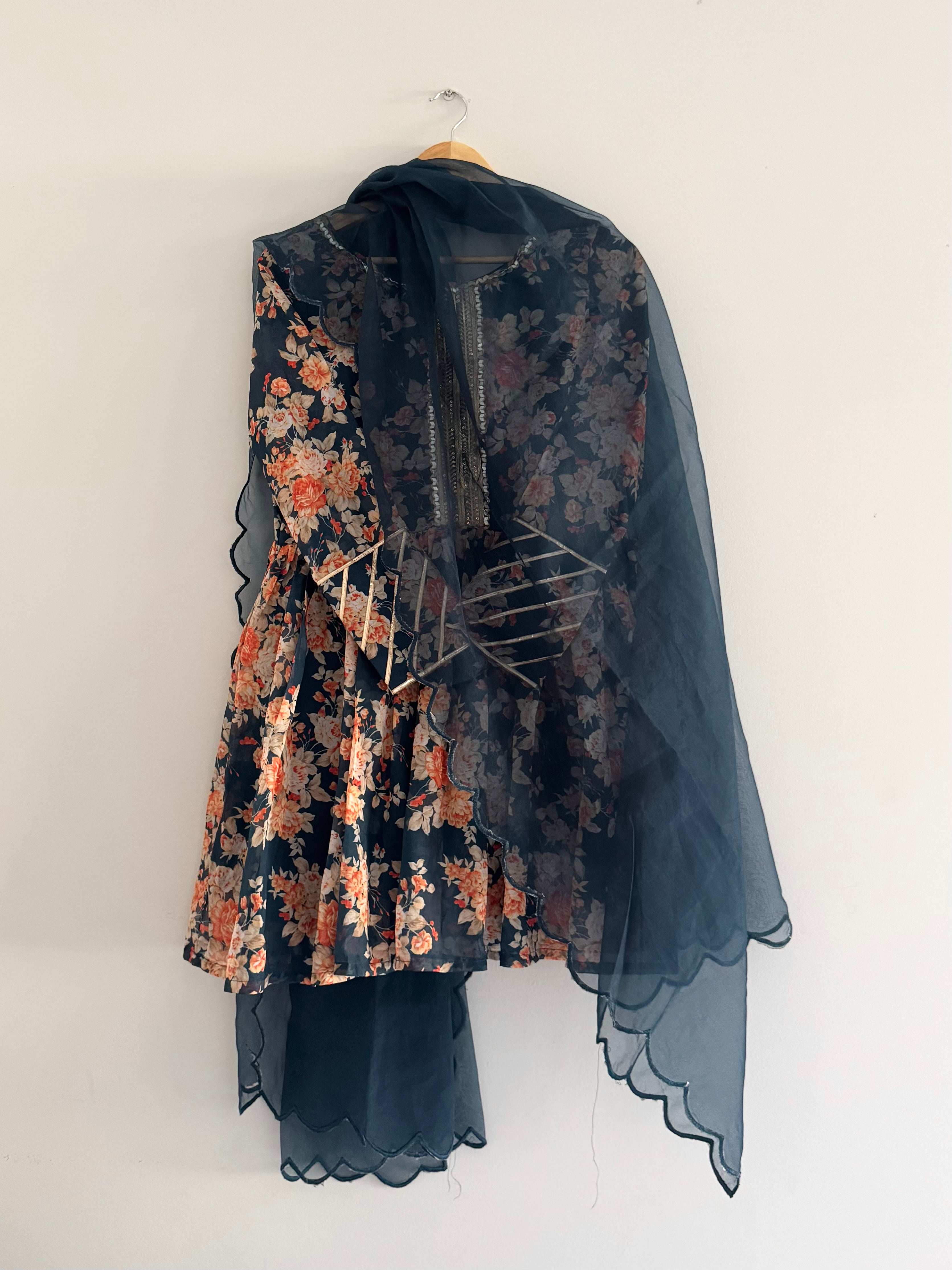 Zareen Suit Set