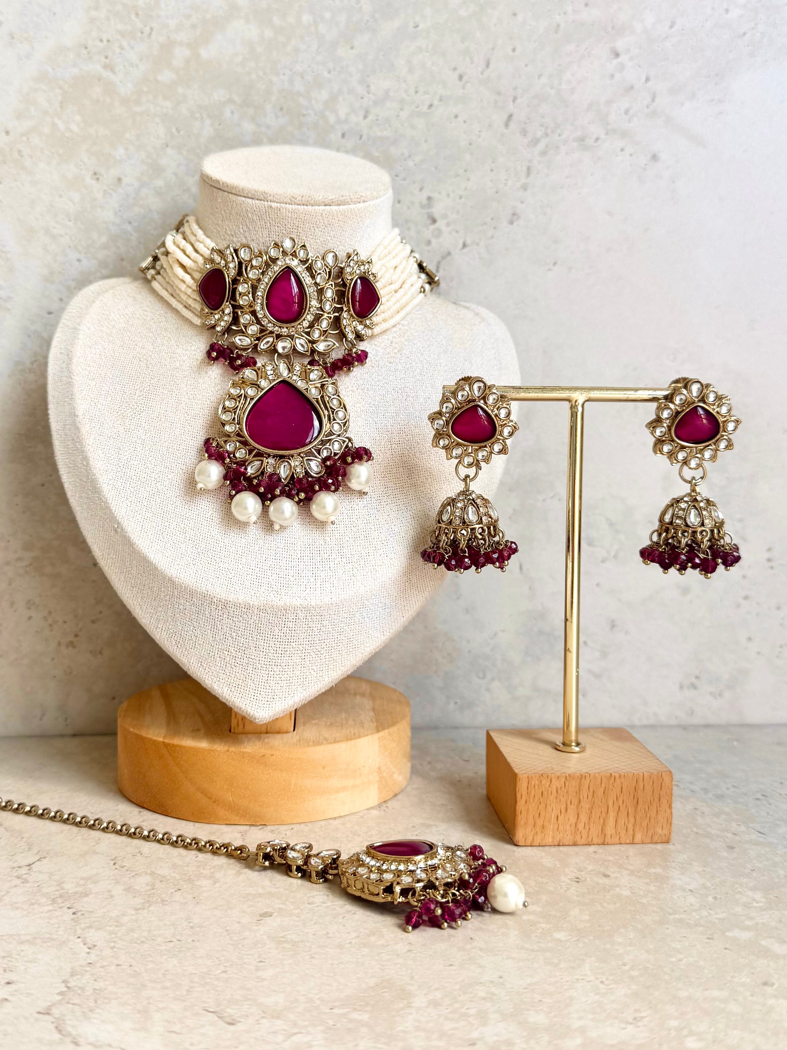 Kavi Necklace Set