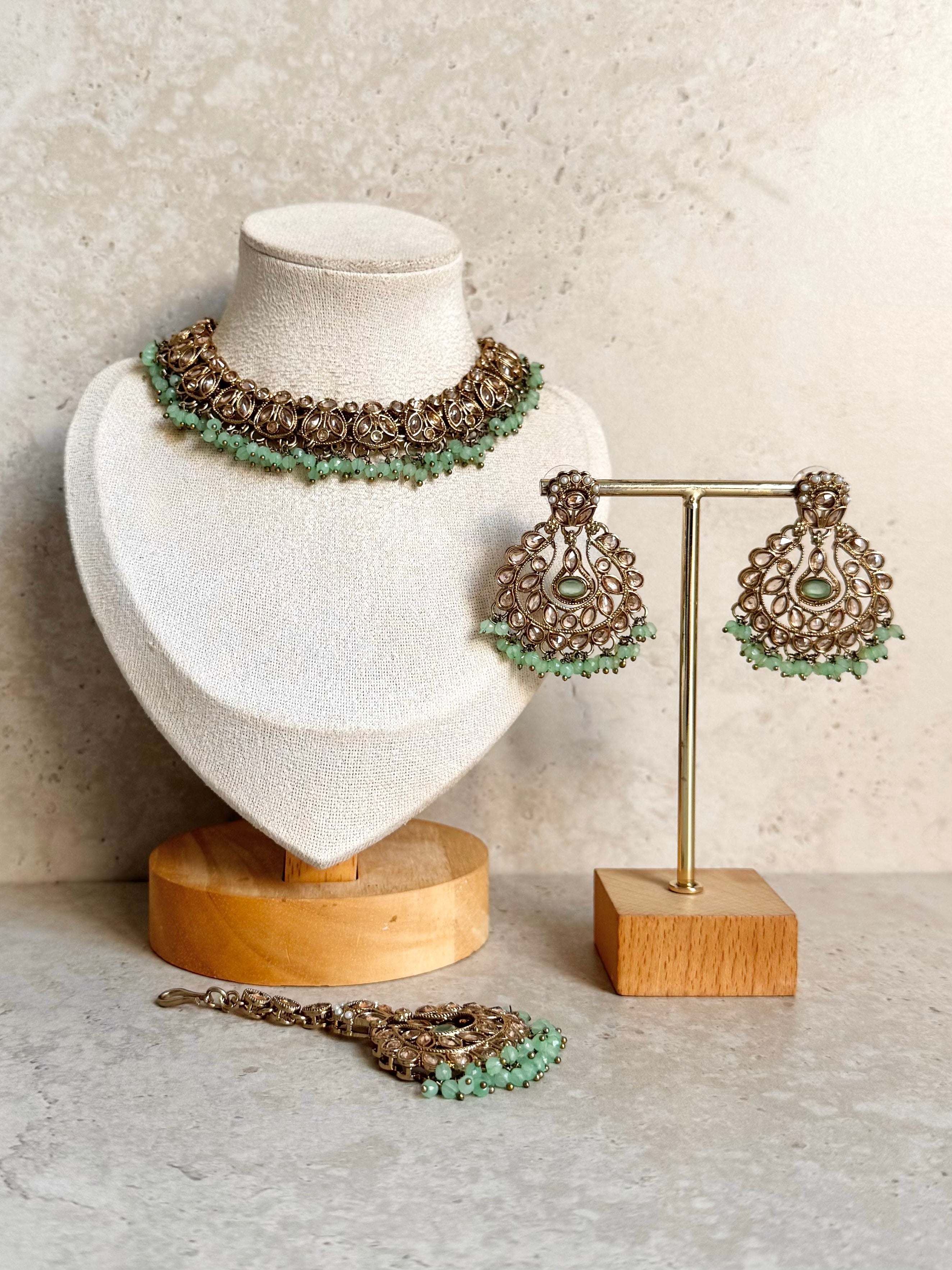 Siya Necklace Set