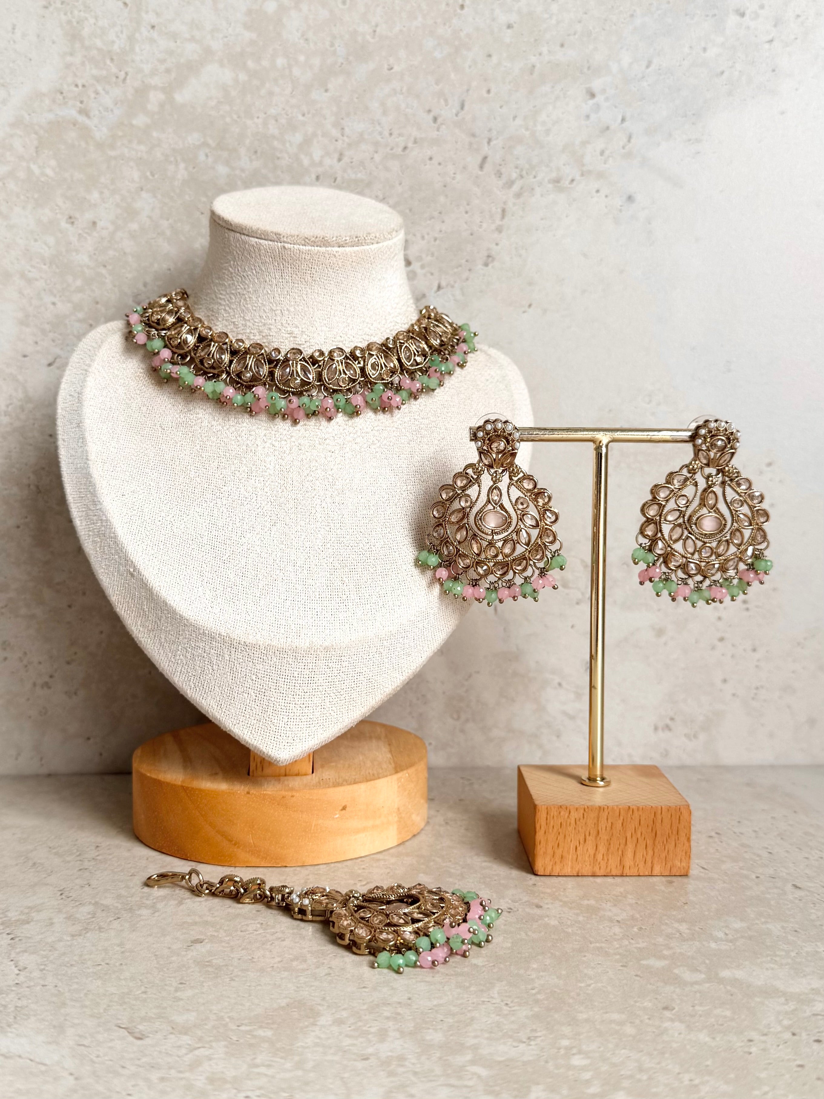 Siya Necklace Set