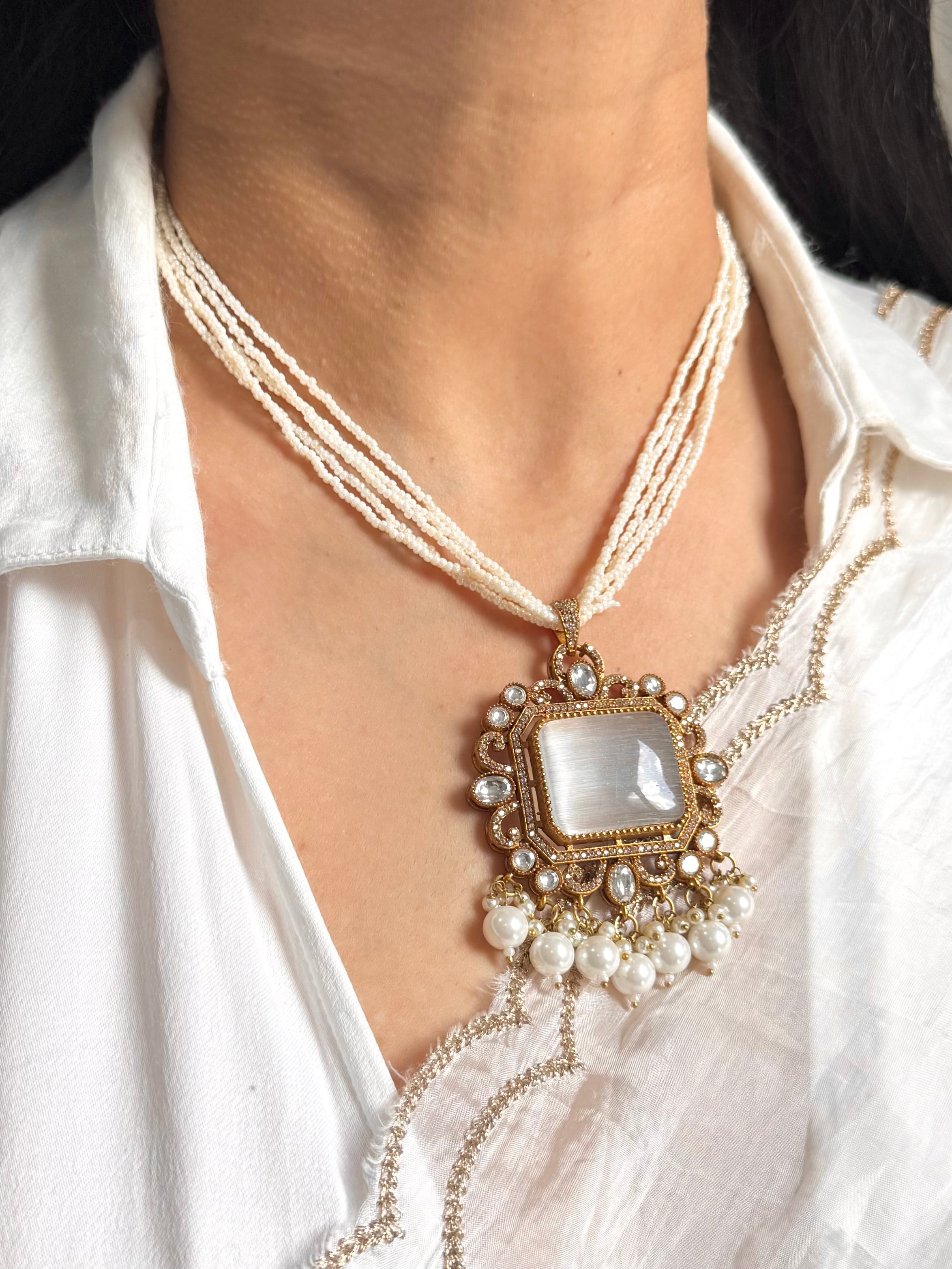 Gurnaz Necklace Set