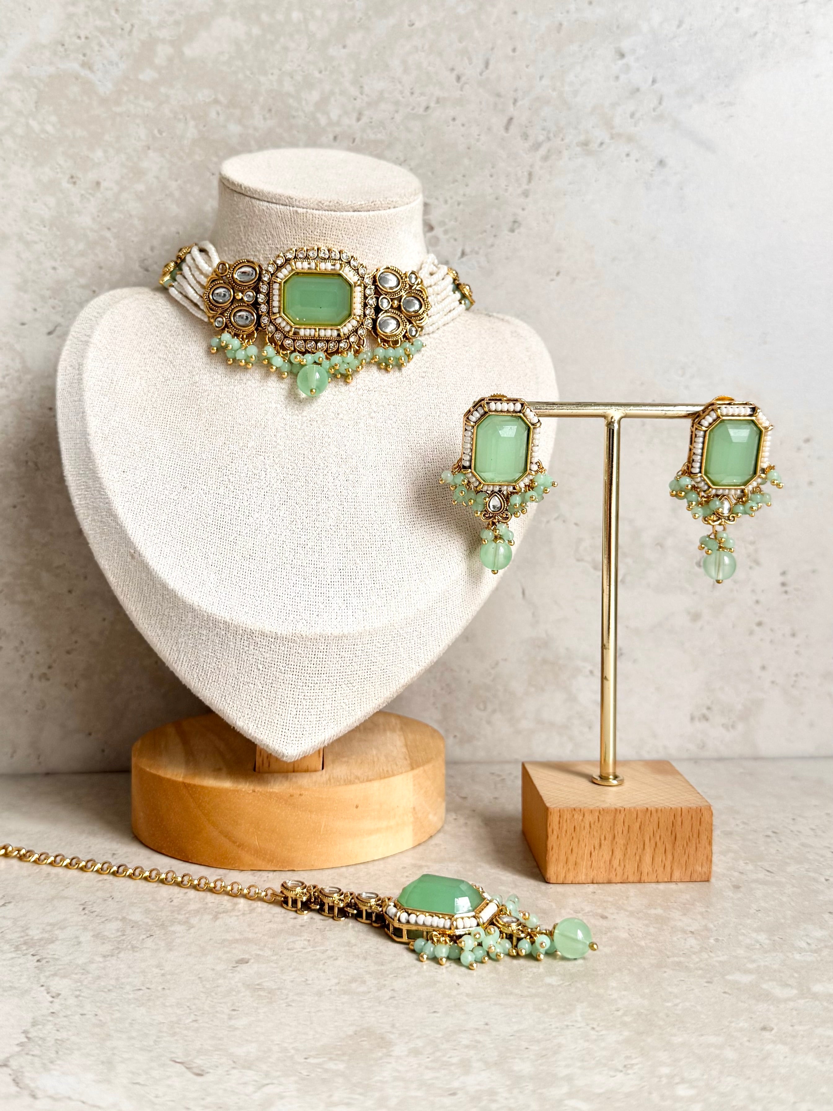 Afia Necklace Set