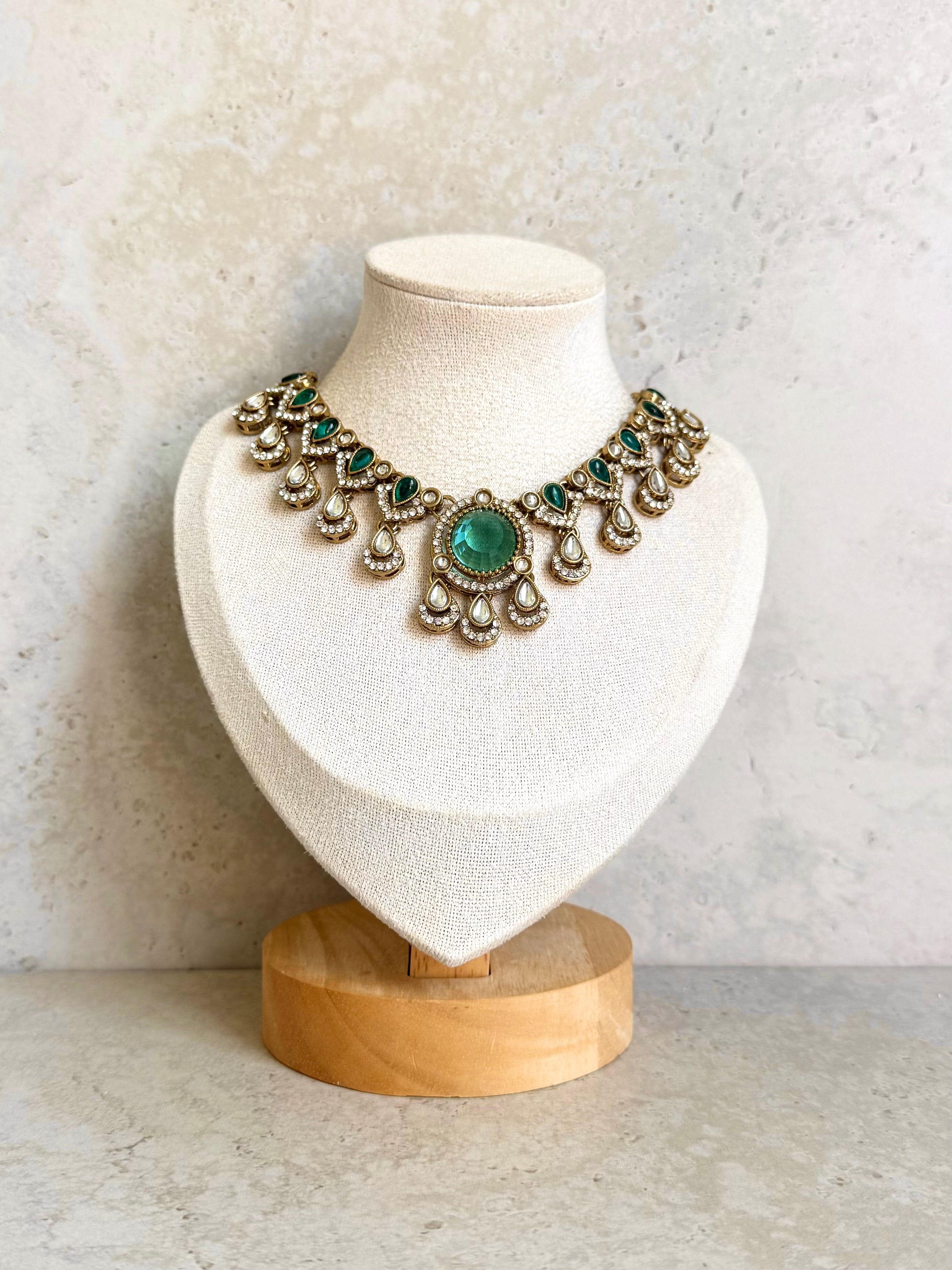 Nasira Necklace Set