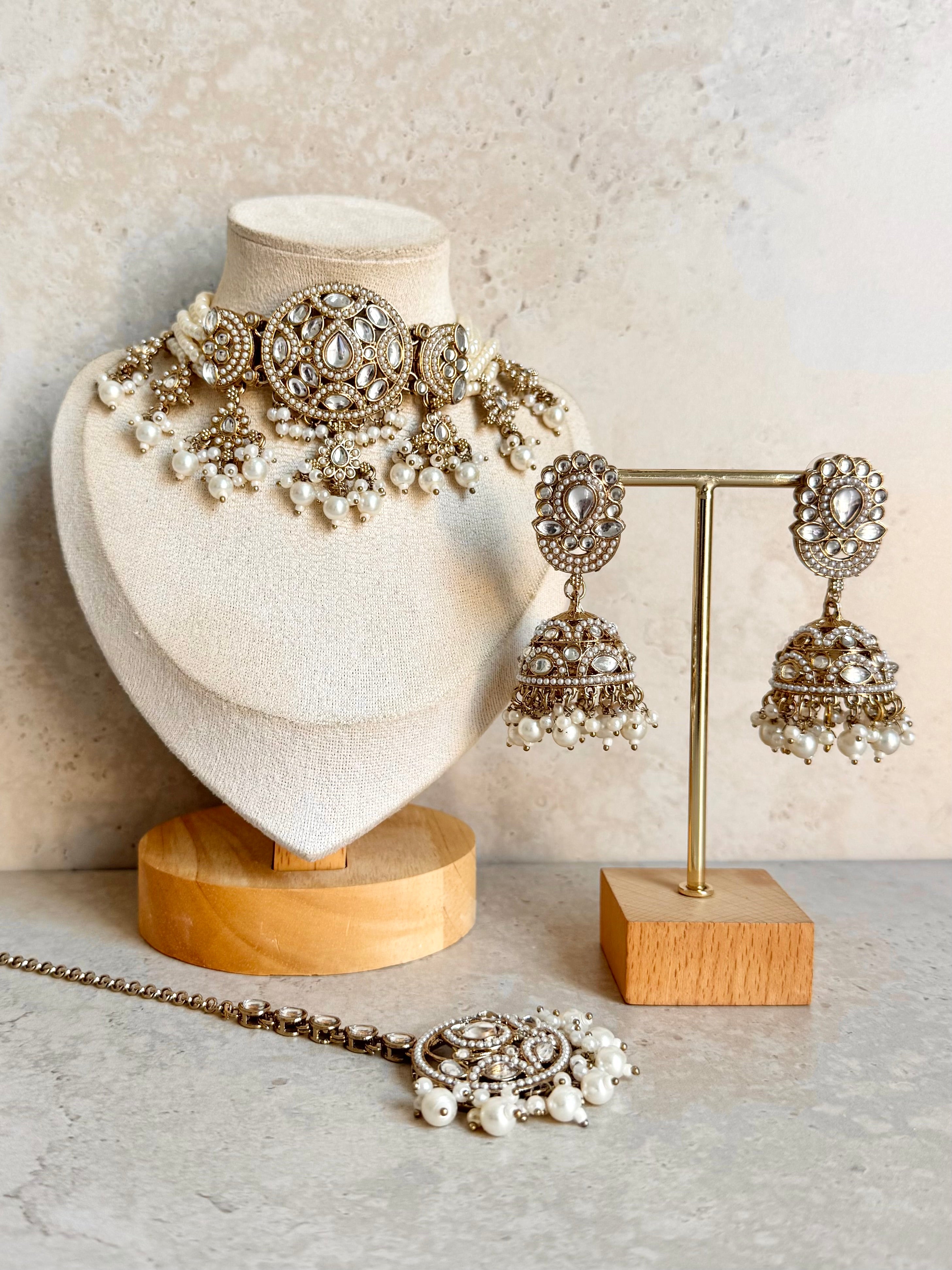 Namita Necklace Set
