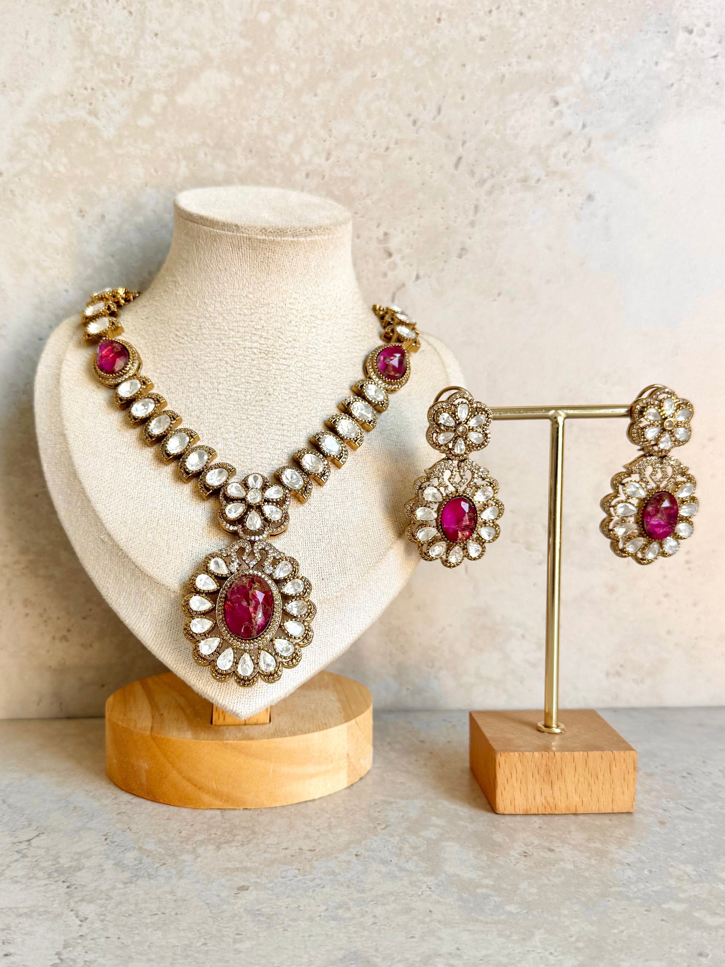 Noor Necklace Set