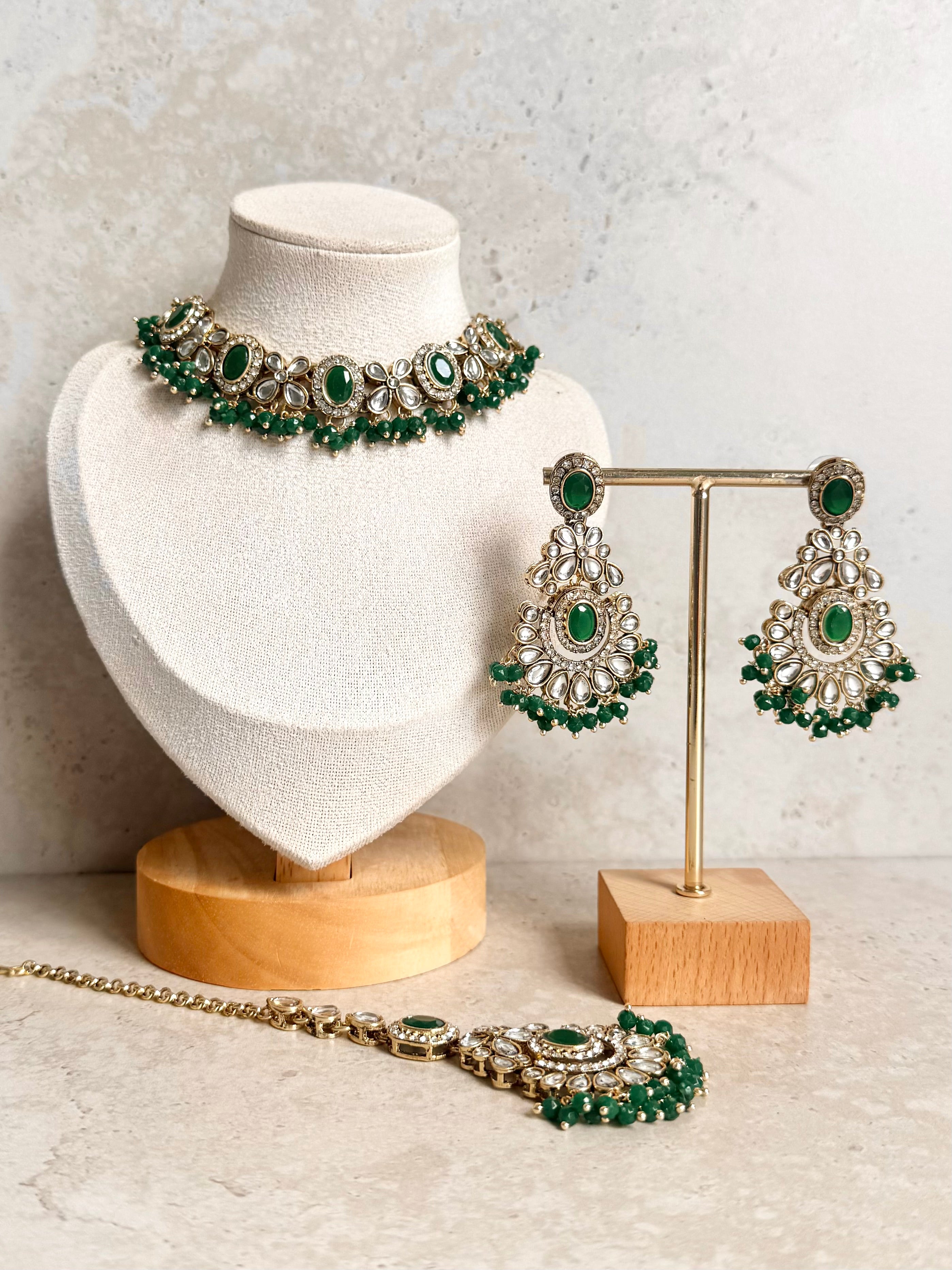 Hima Necklace Set