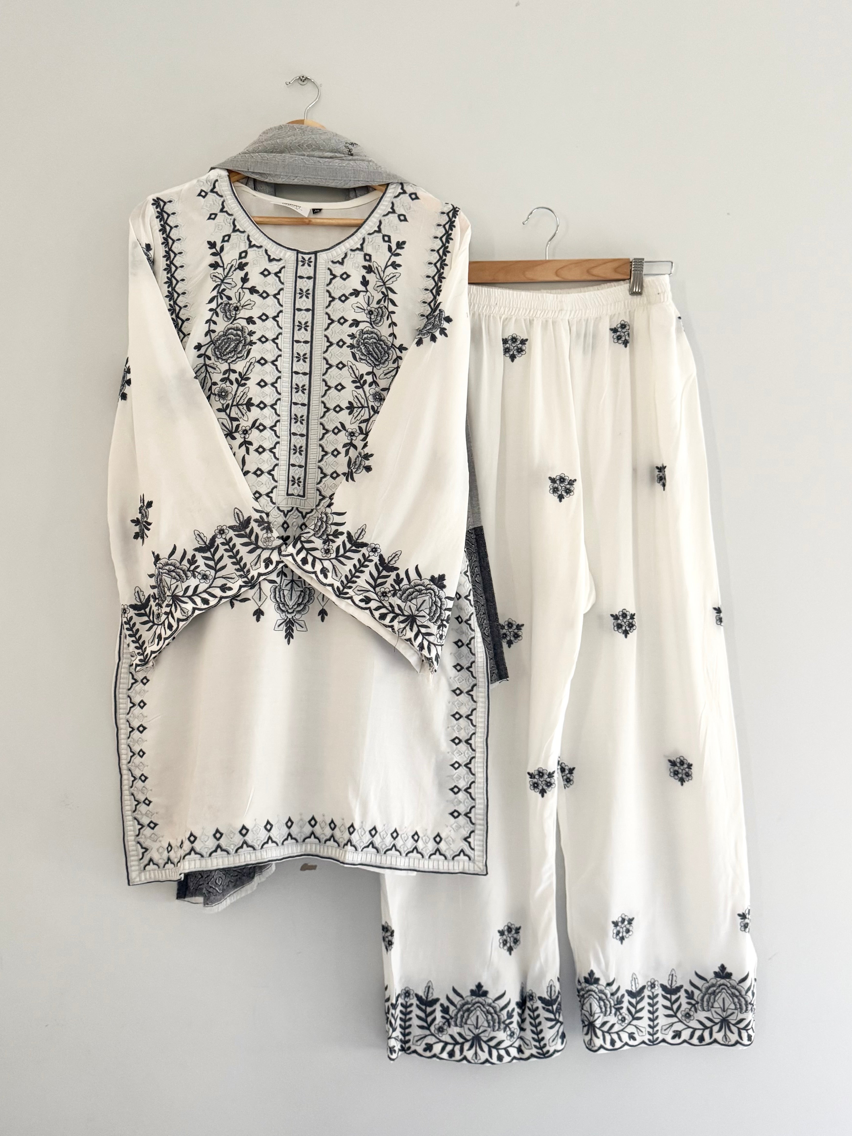 Anisha Suit Set