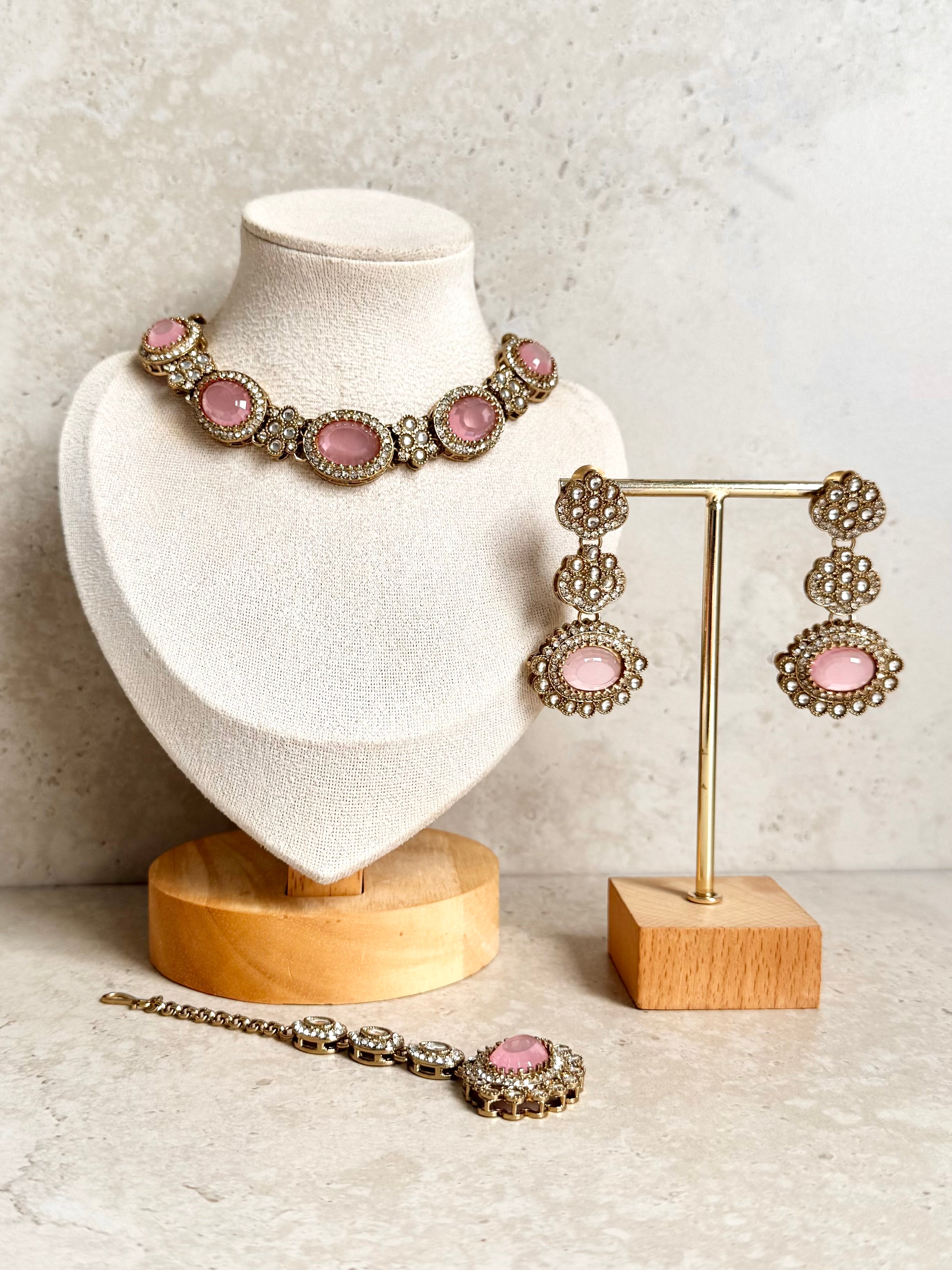 Arunita Necklace Set