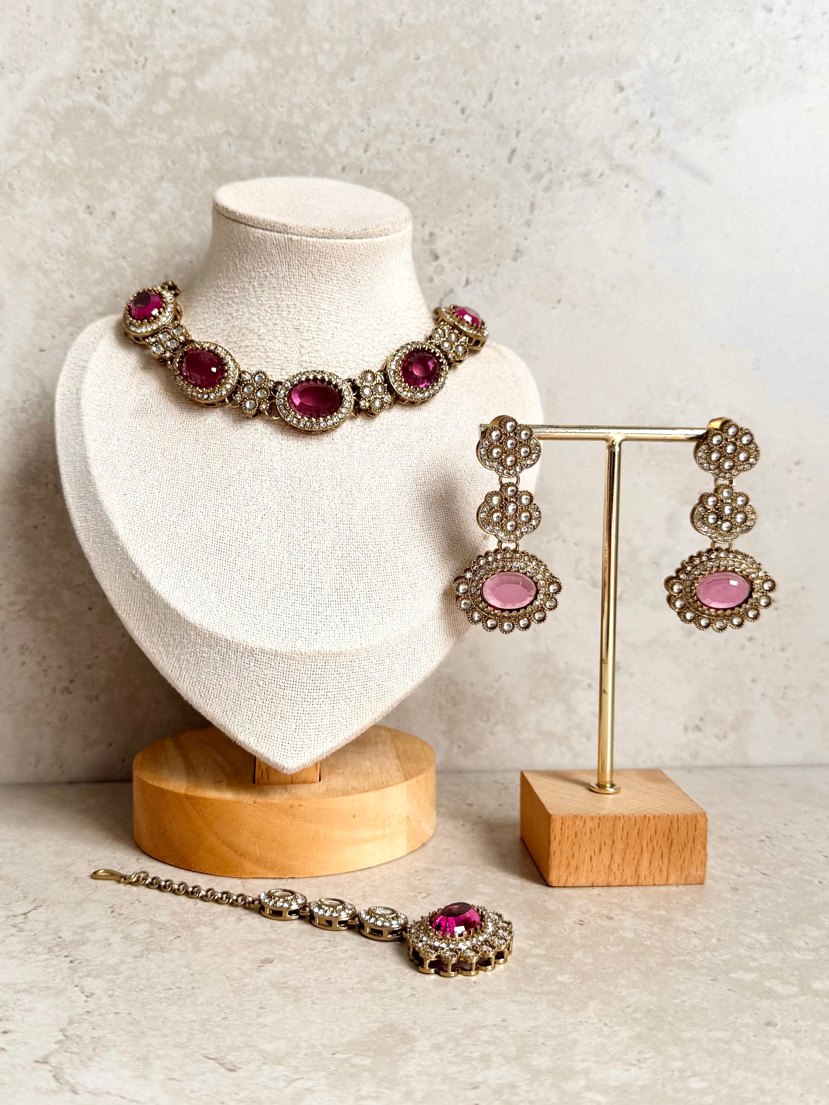 Arunita Necklace Set