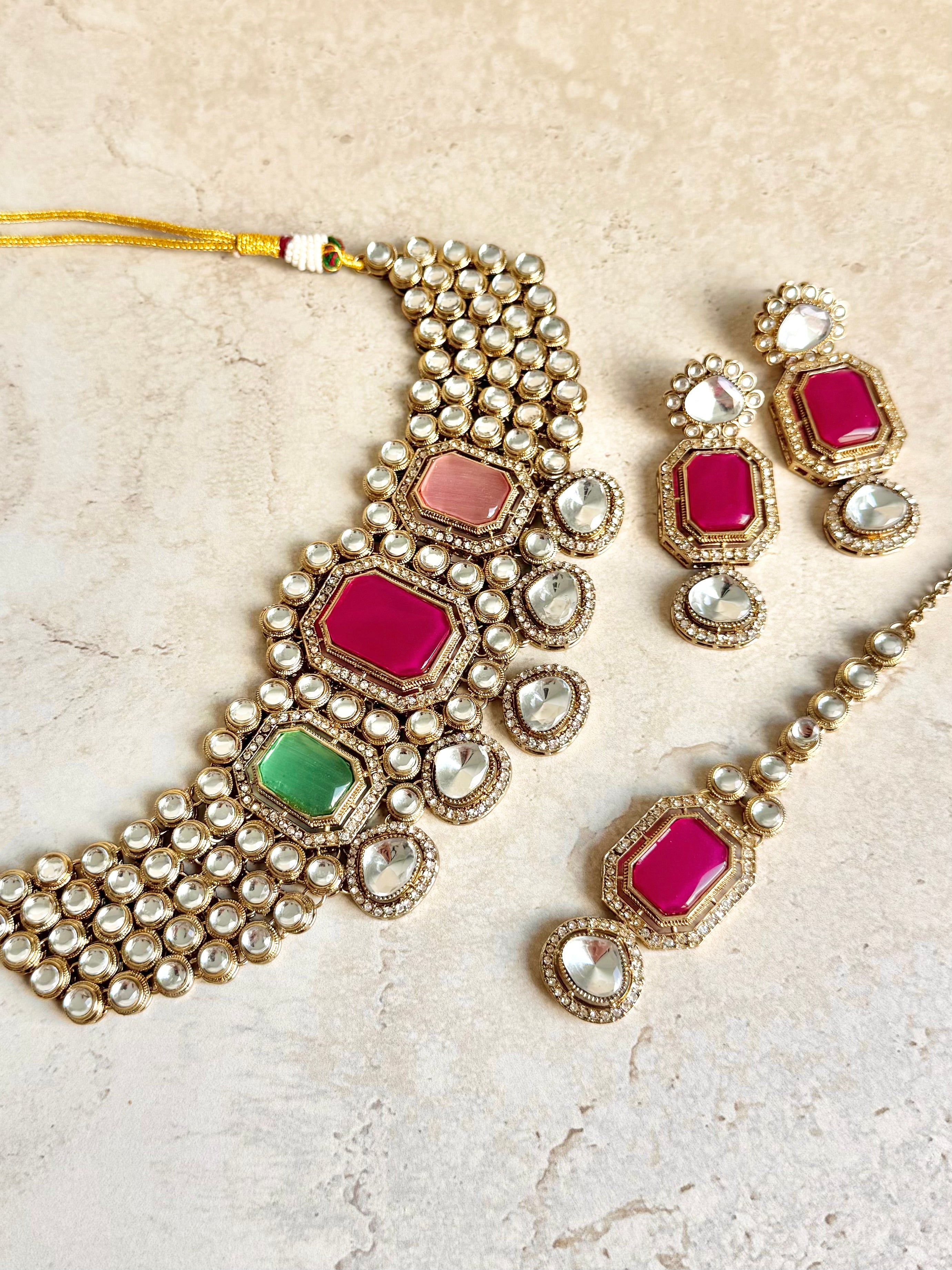 Usma Necklace Set