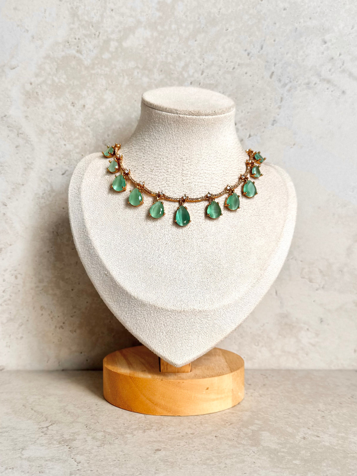 Sapna Necklace Set