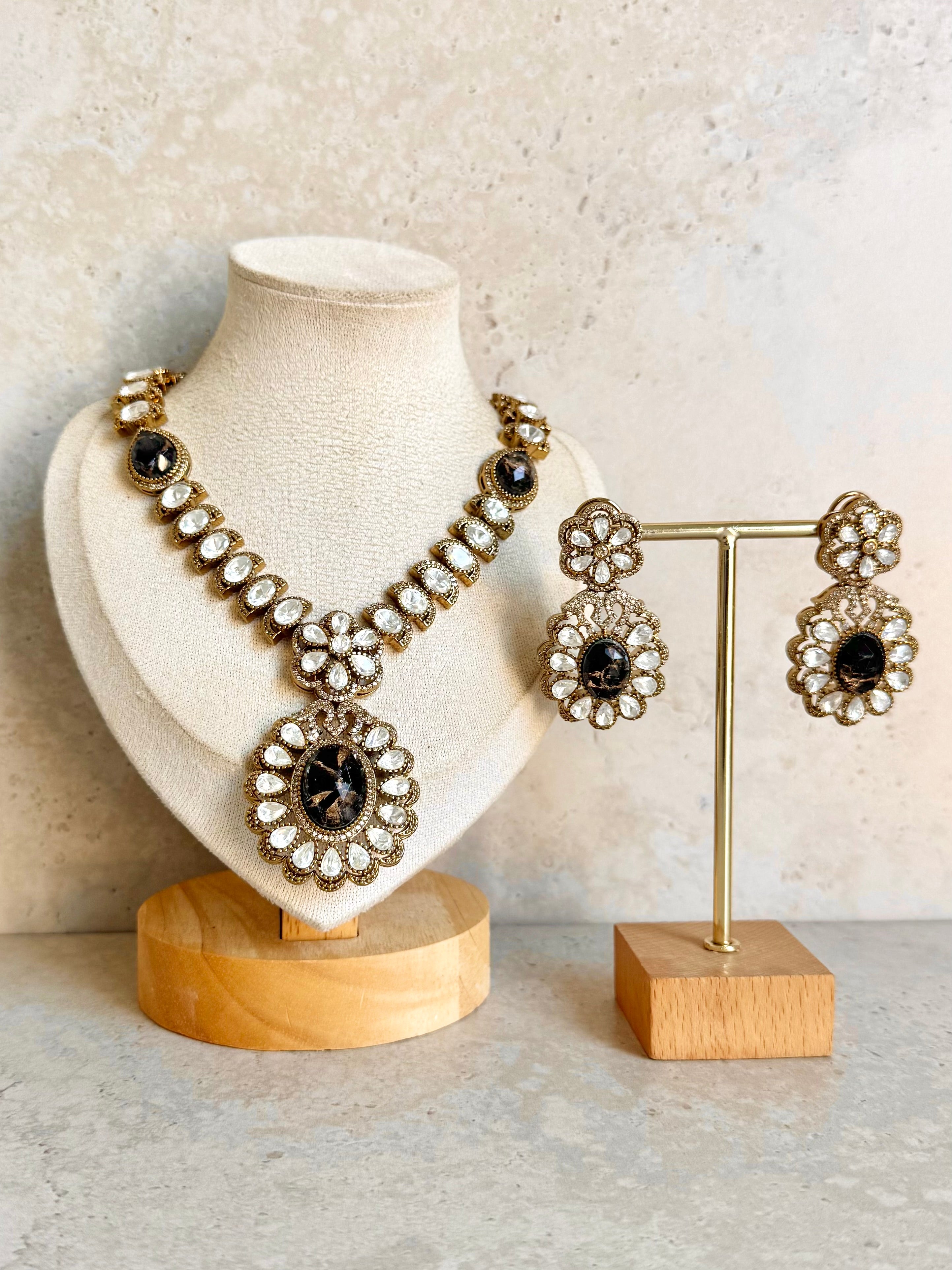 Noor Necklace Set
