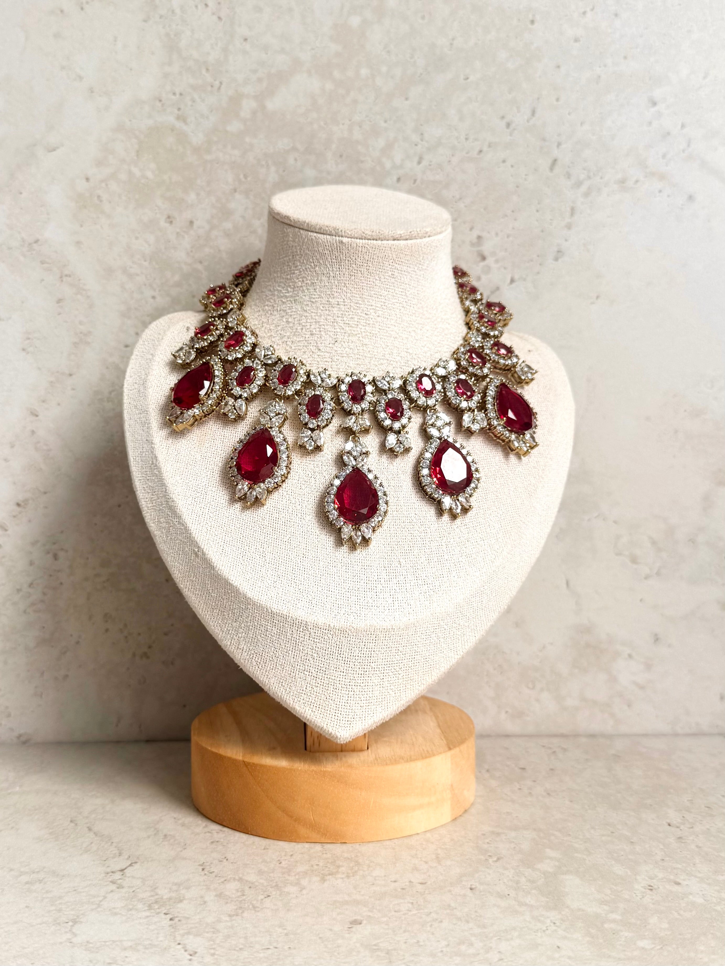 Nimrat Necklace Set