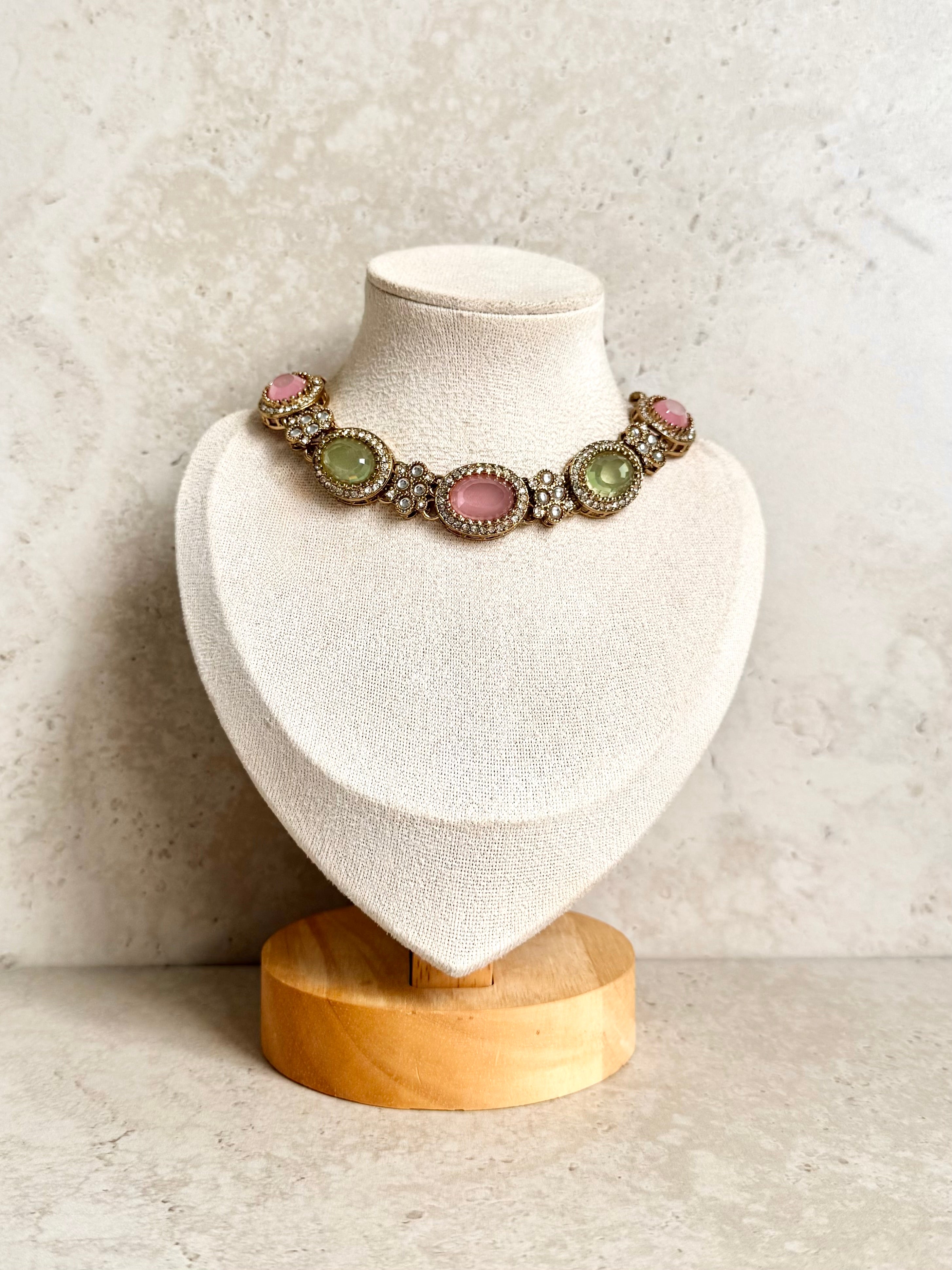 Arunita Necklace Set