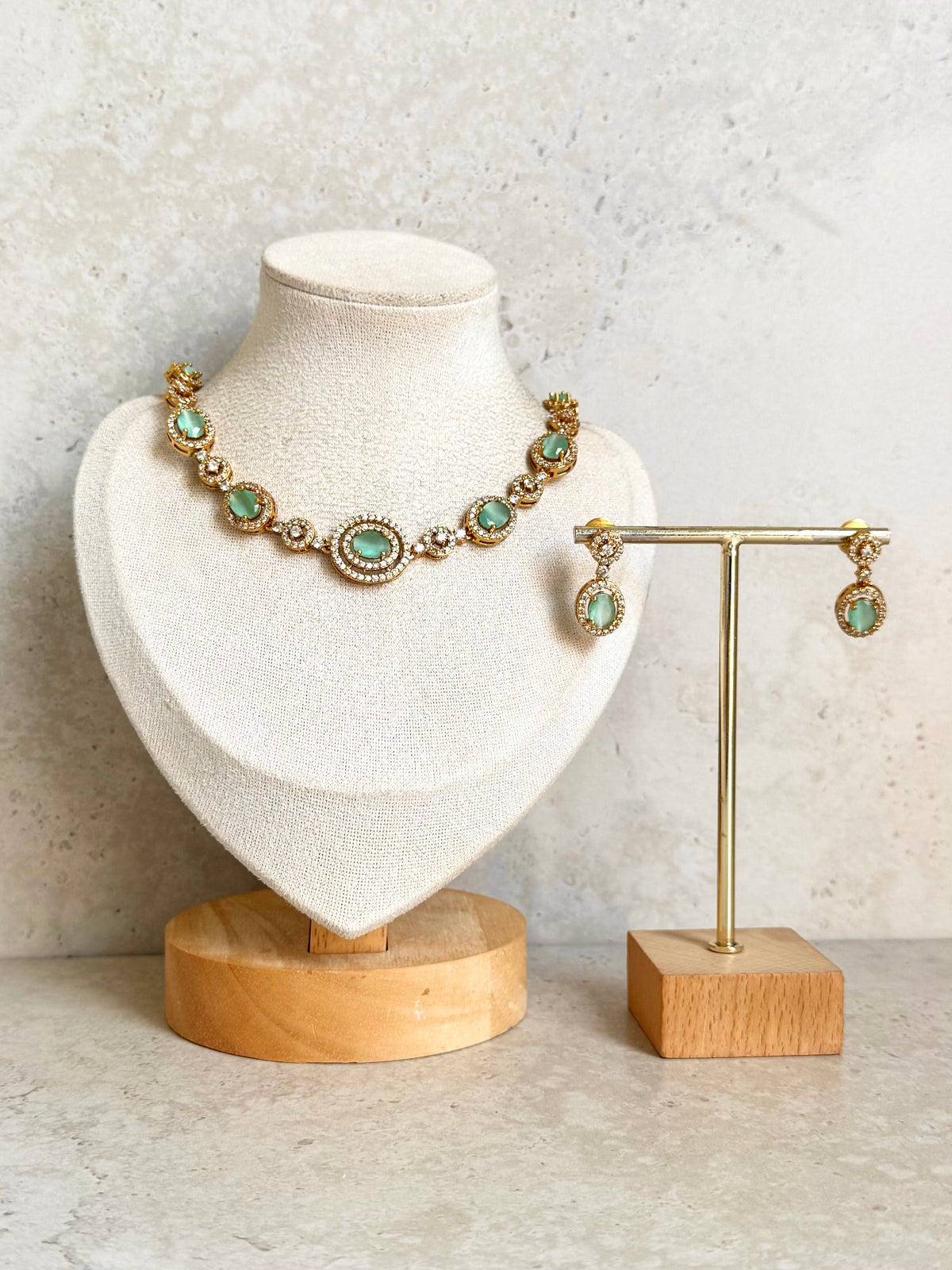 Saloni Necklace Set