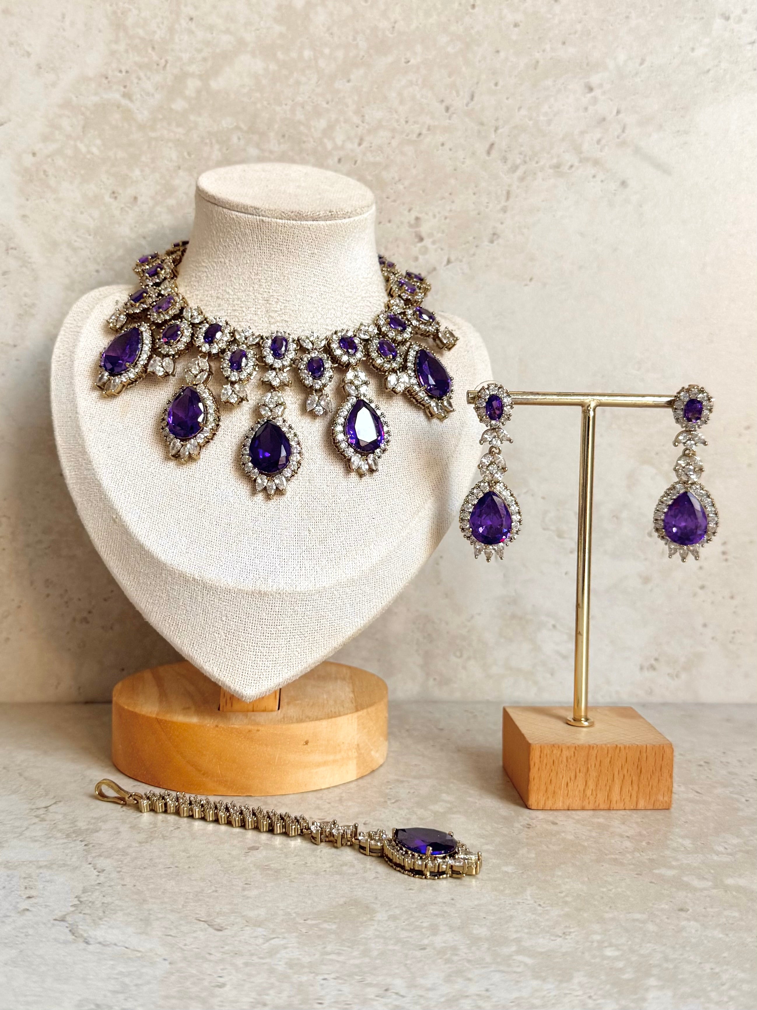 Nimrat Necklace Set