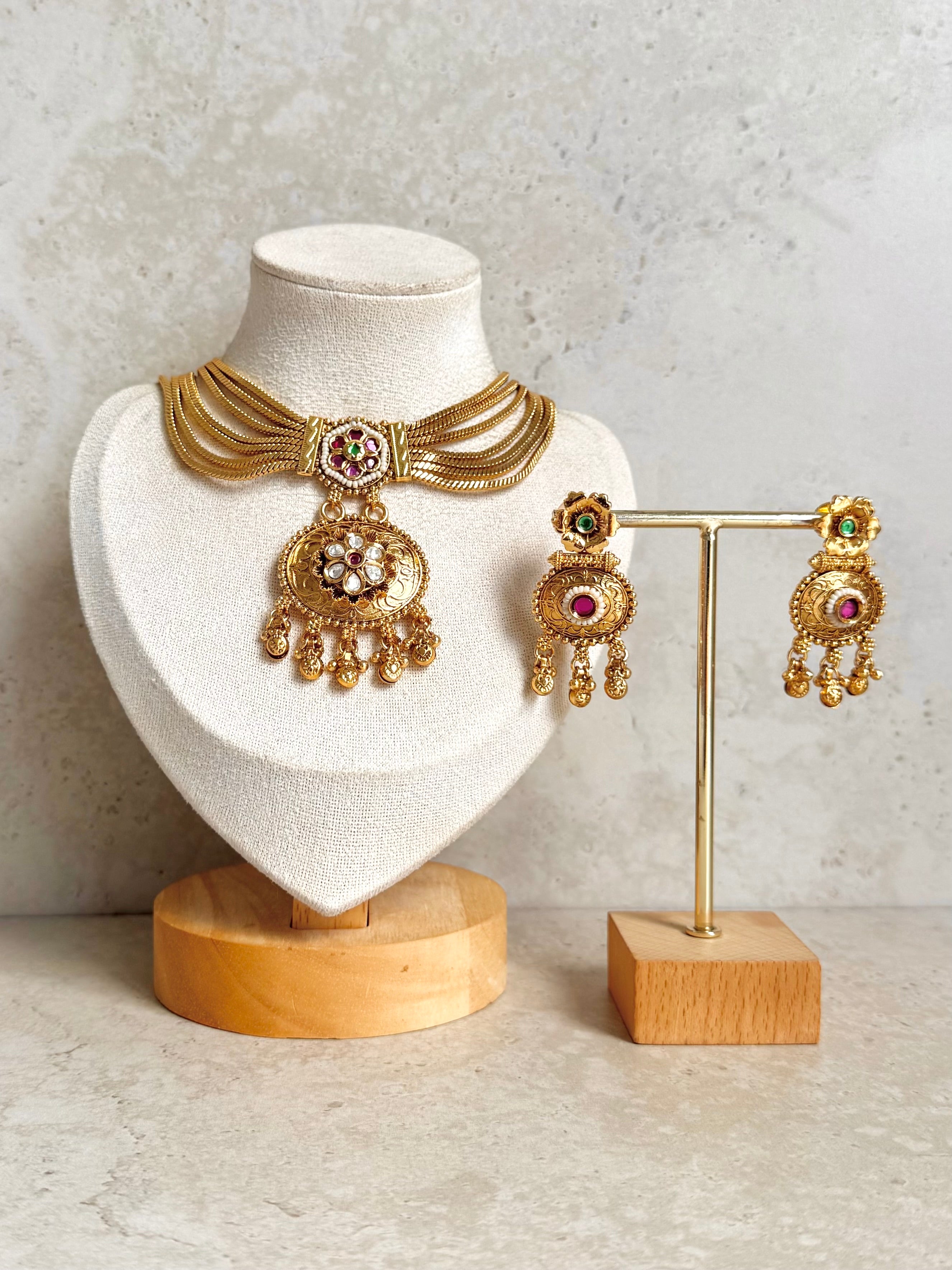 Amara Necklace Set