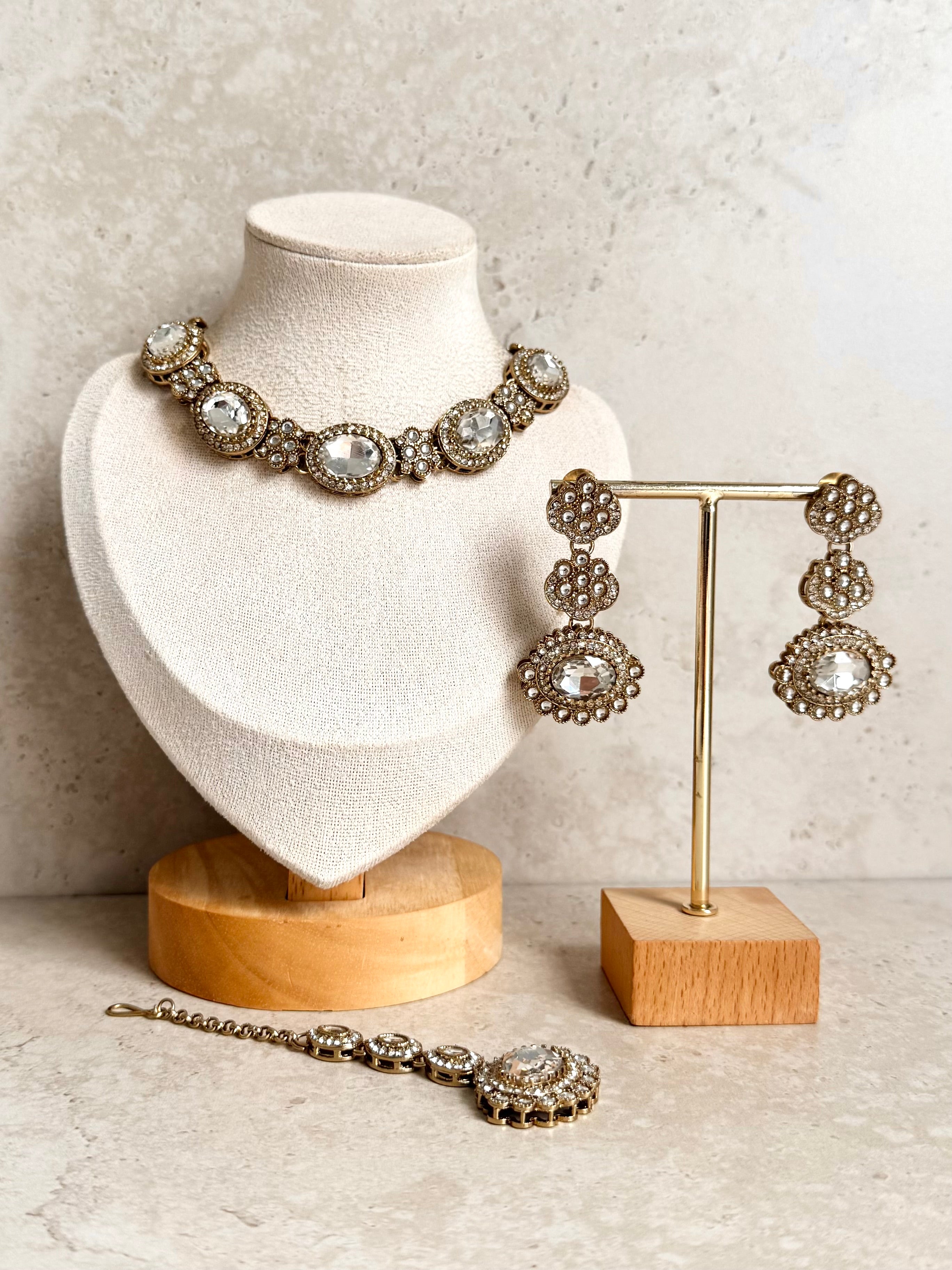 Arunita Necklace Set