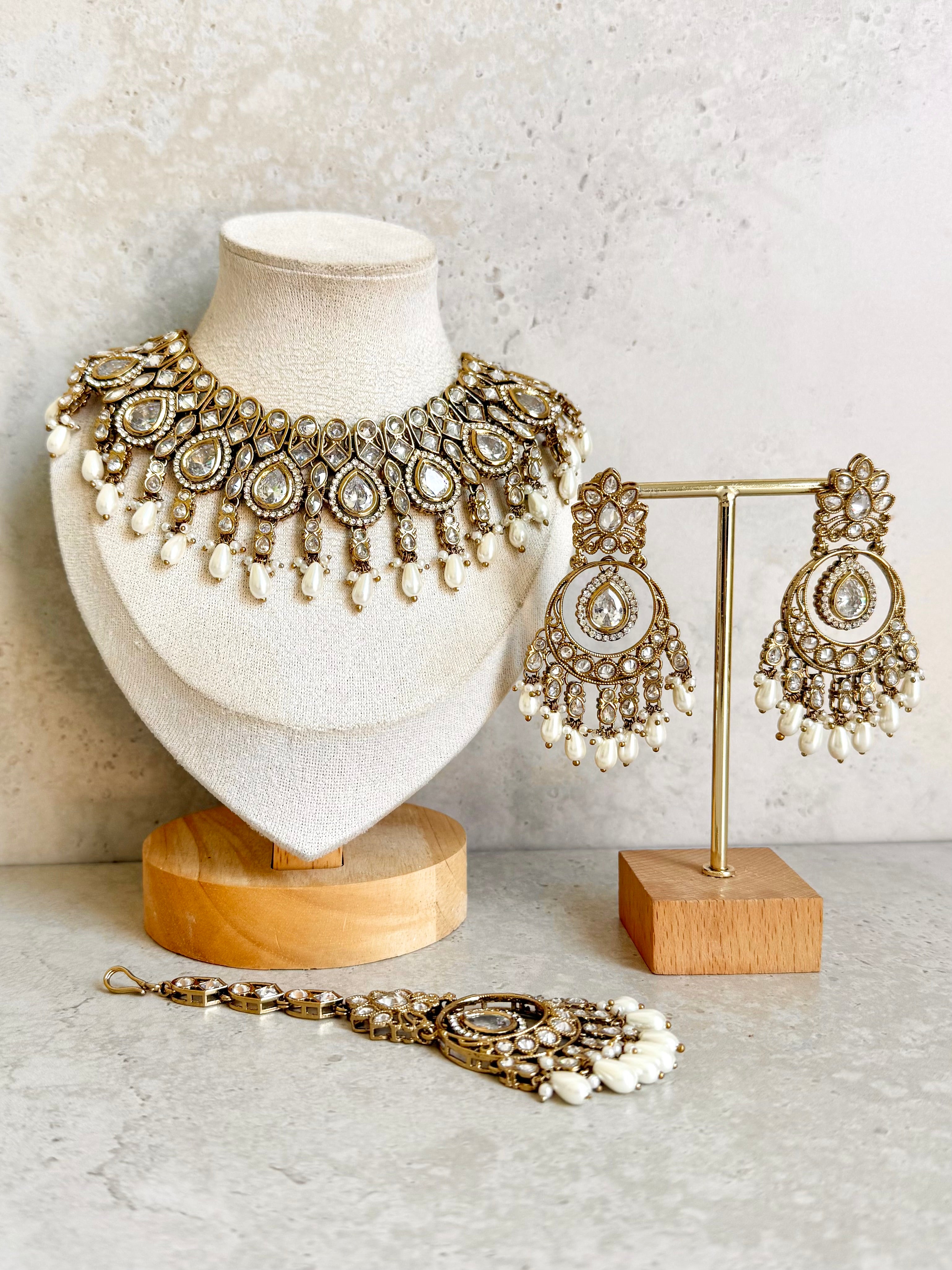 Rabina Necklace Set