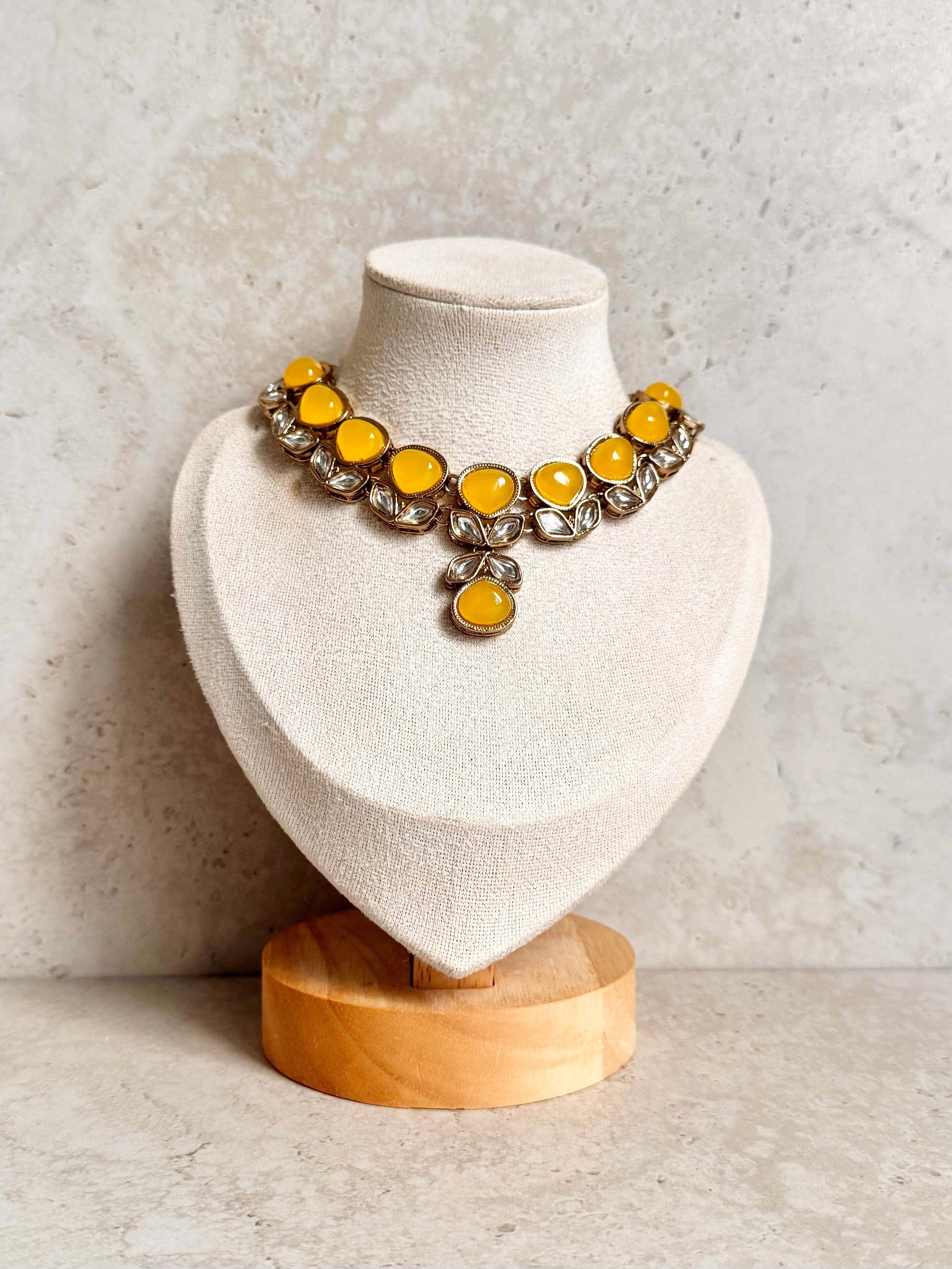 Parul Necklace Set