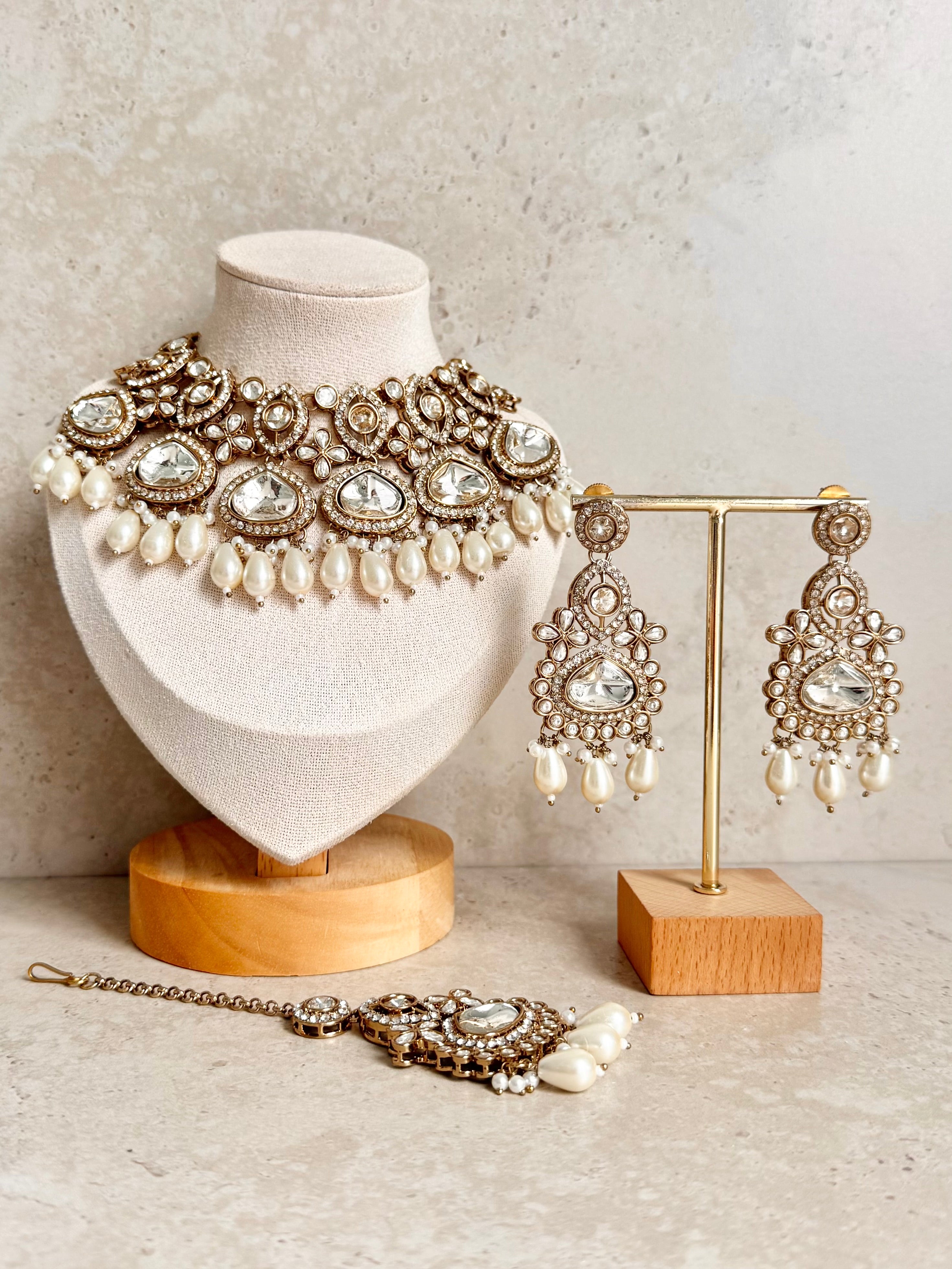 Gurbinder Necklace Set