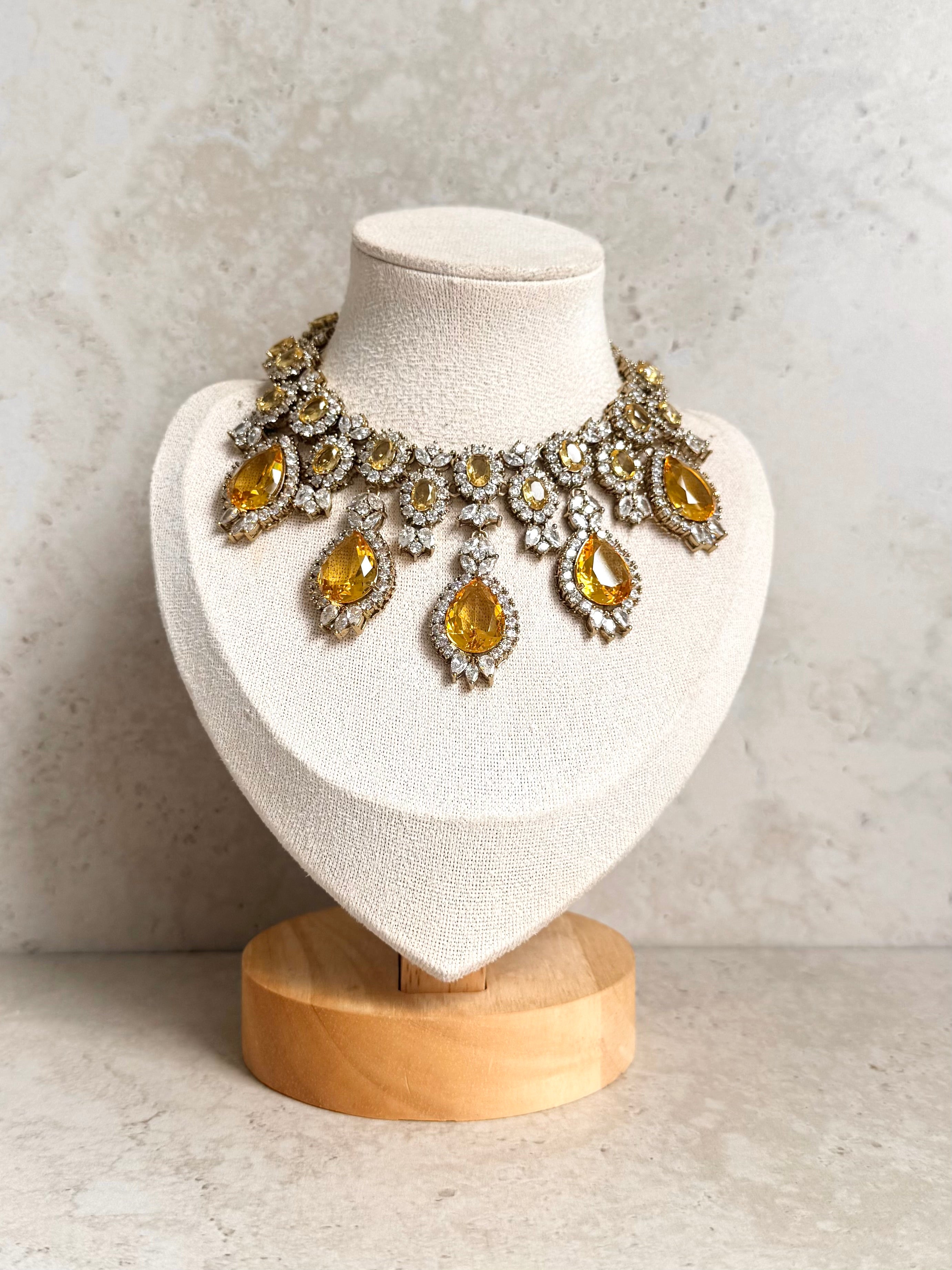 Nimrat Necklace Set