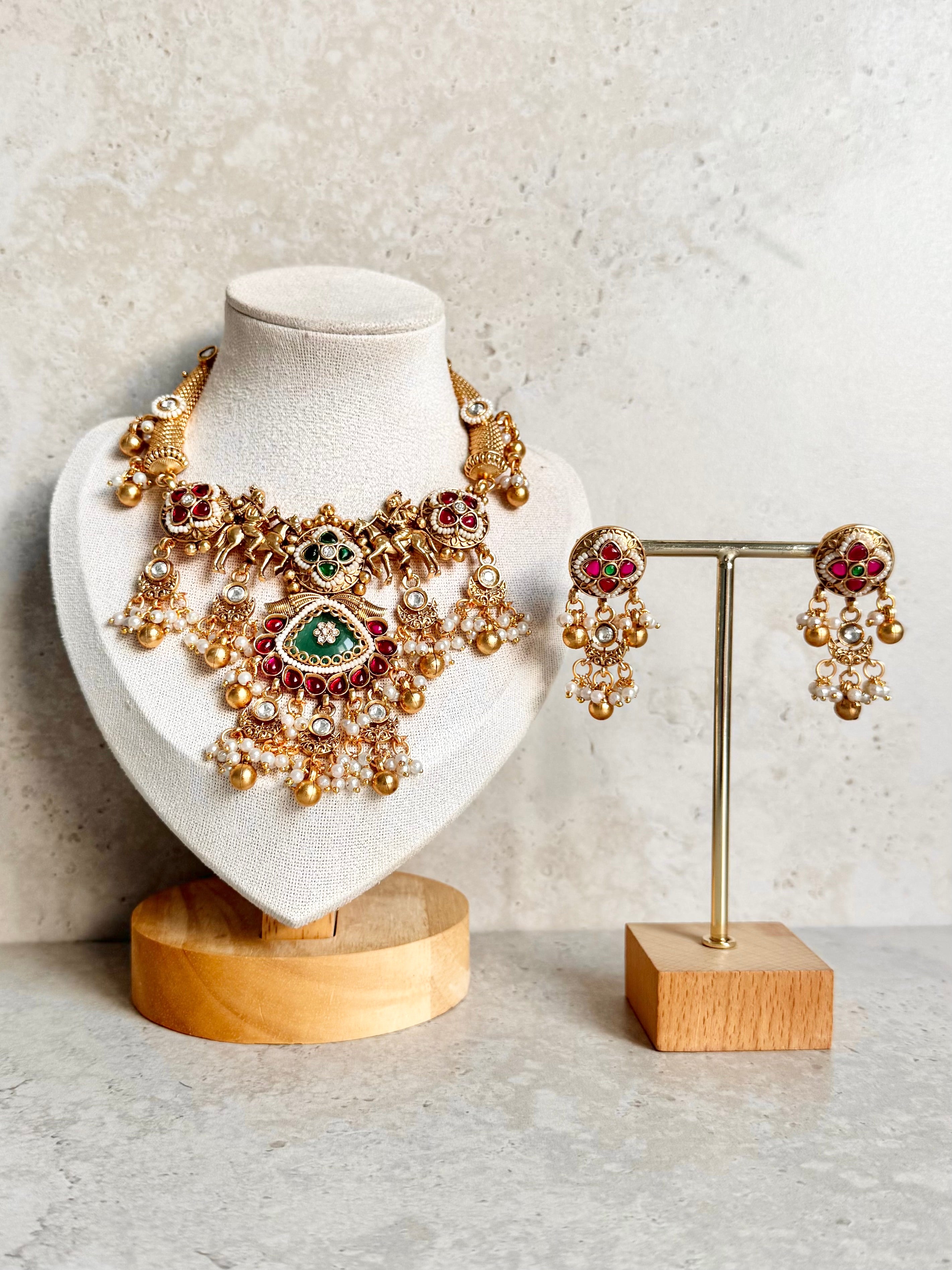 Shruti Necklace Set